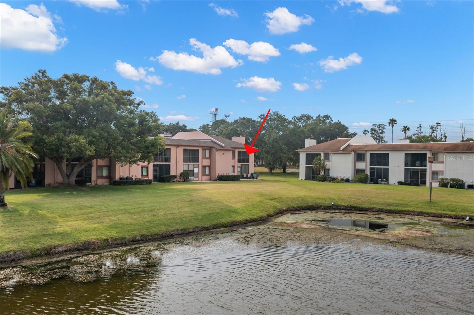 Listing photo id 2 for 102 Lakeside Drive 5