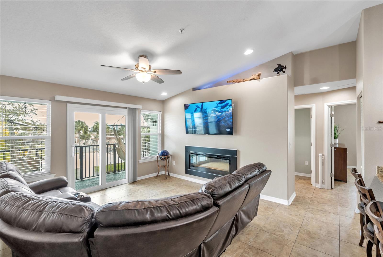 Image 10 of 32 For 6420 Banyan Boulevard 303