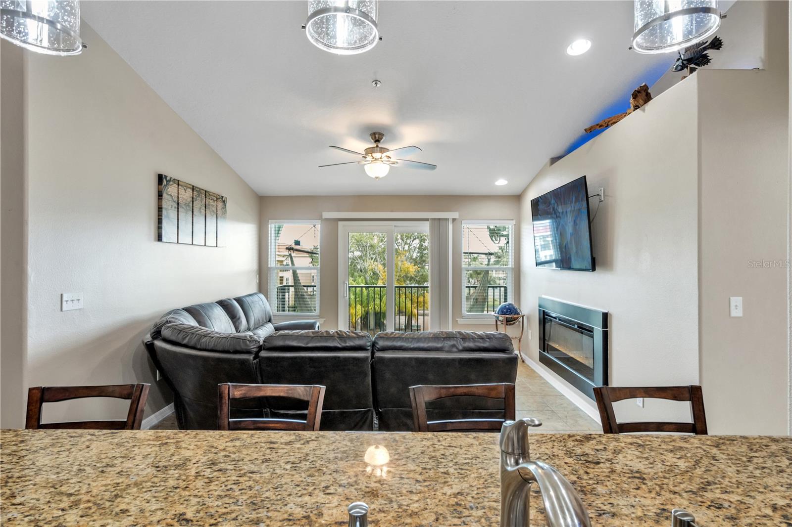 Image 7 of 32 For 6420 Banyan Boulevard 303