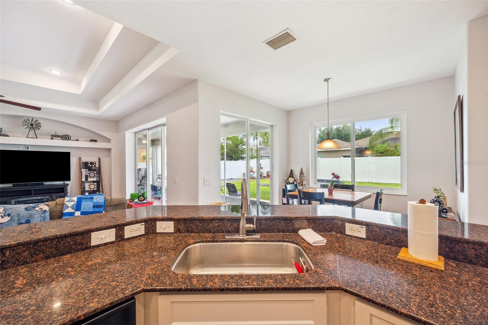 Listing photo id 25 for 3822 Salida Delsol Drive