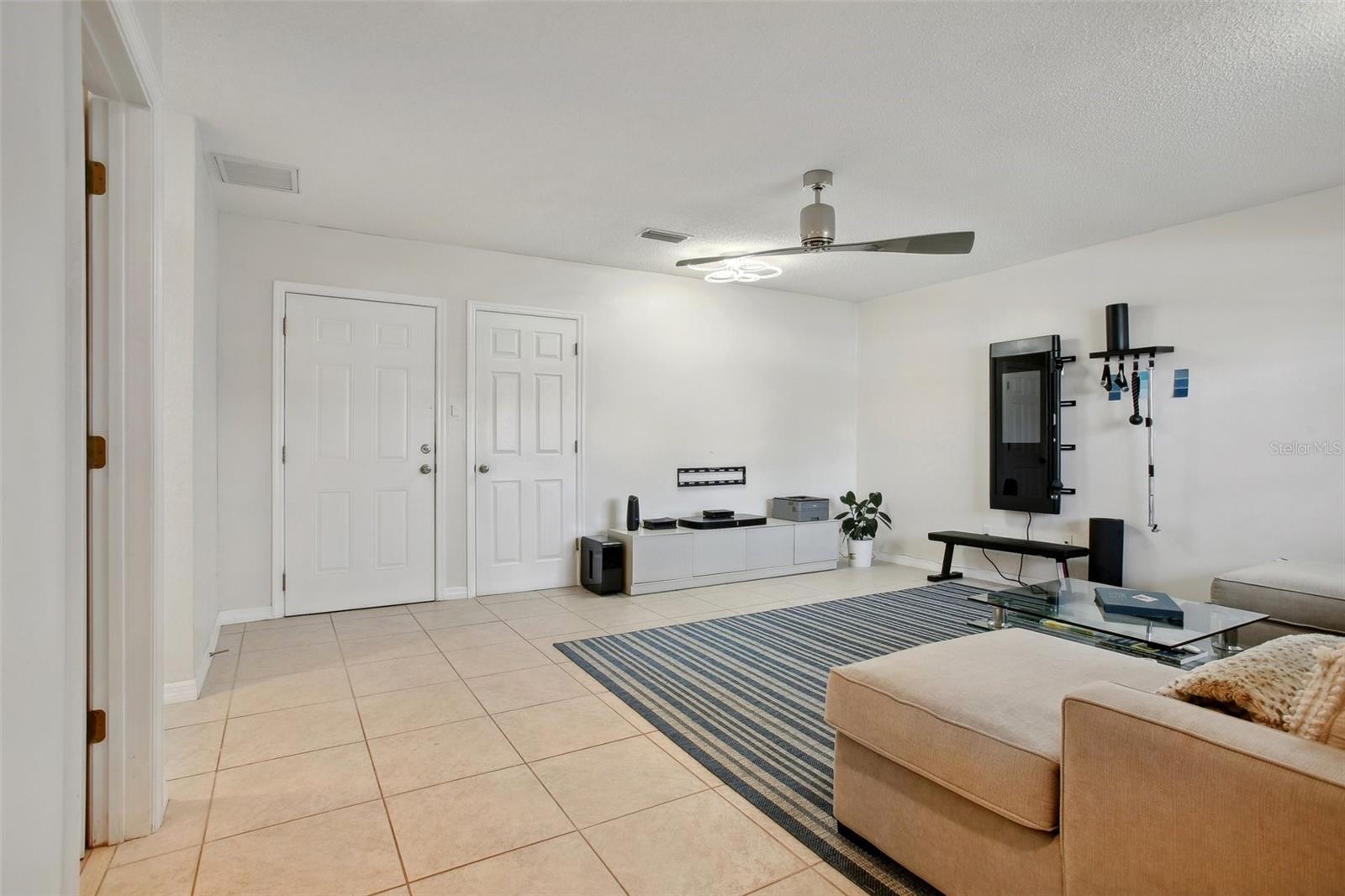 Image 4 of 50 For 1109 Pinellas Bayway S 102