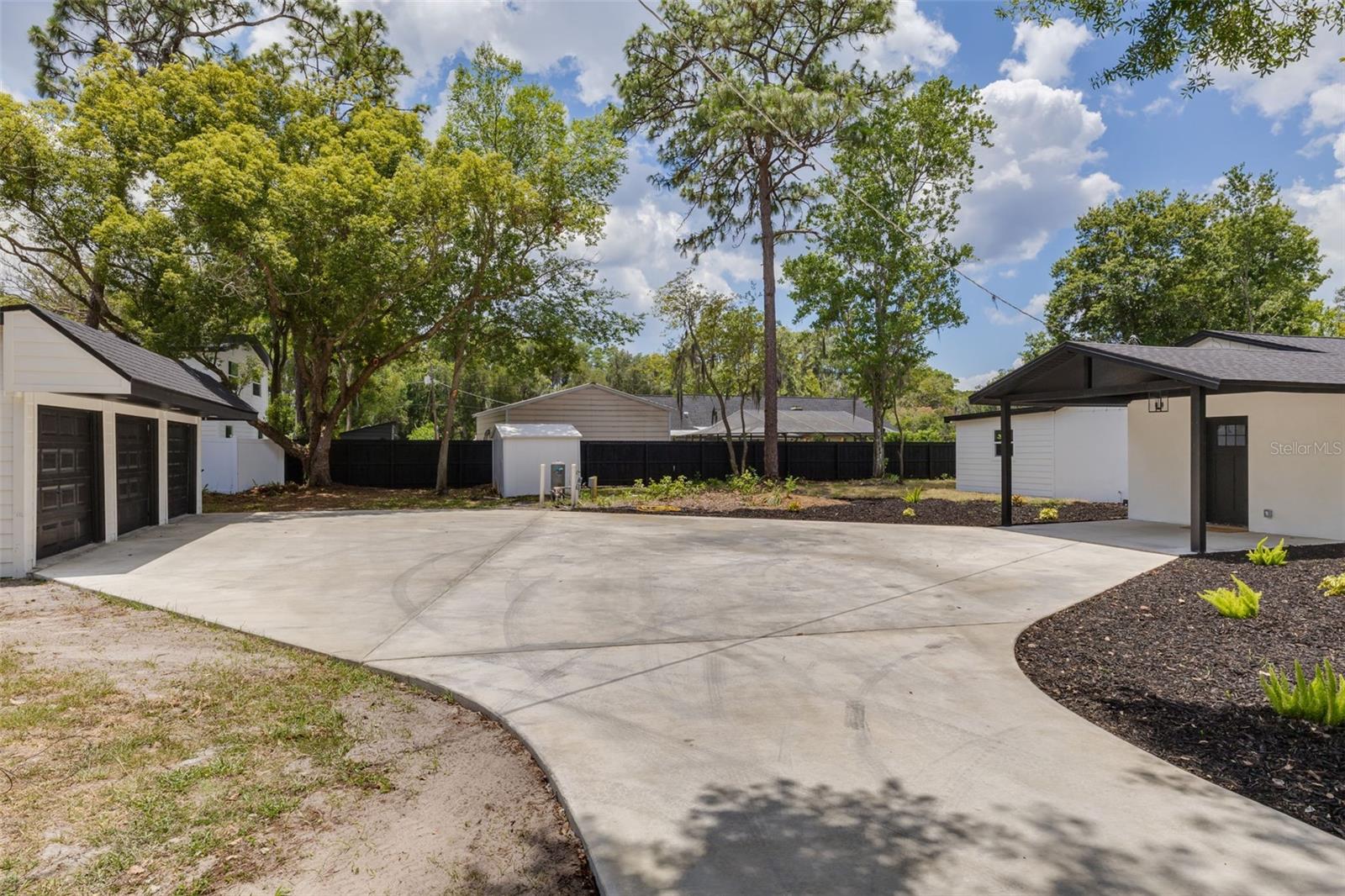 Listing photo id 35 for 7414 Van Dyke Road