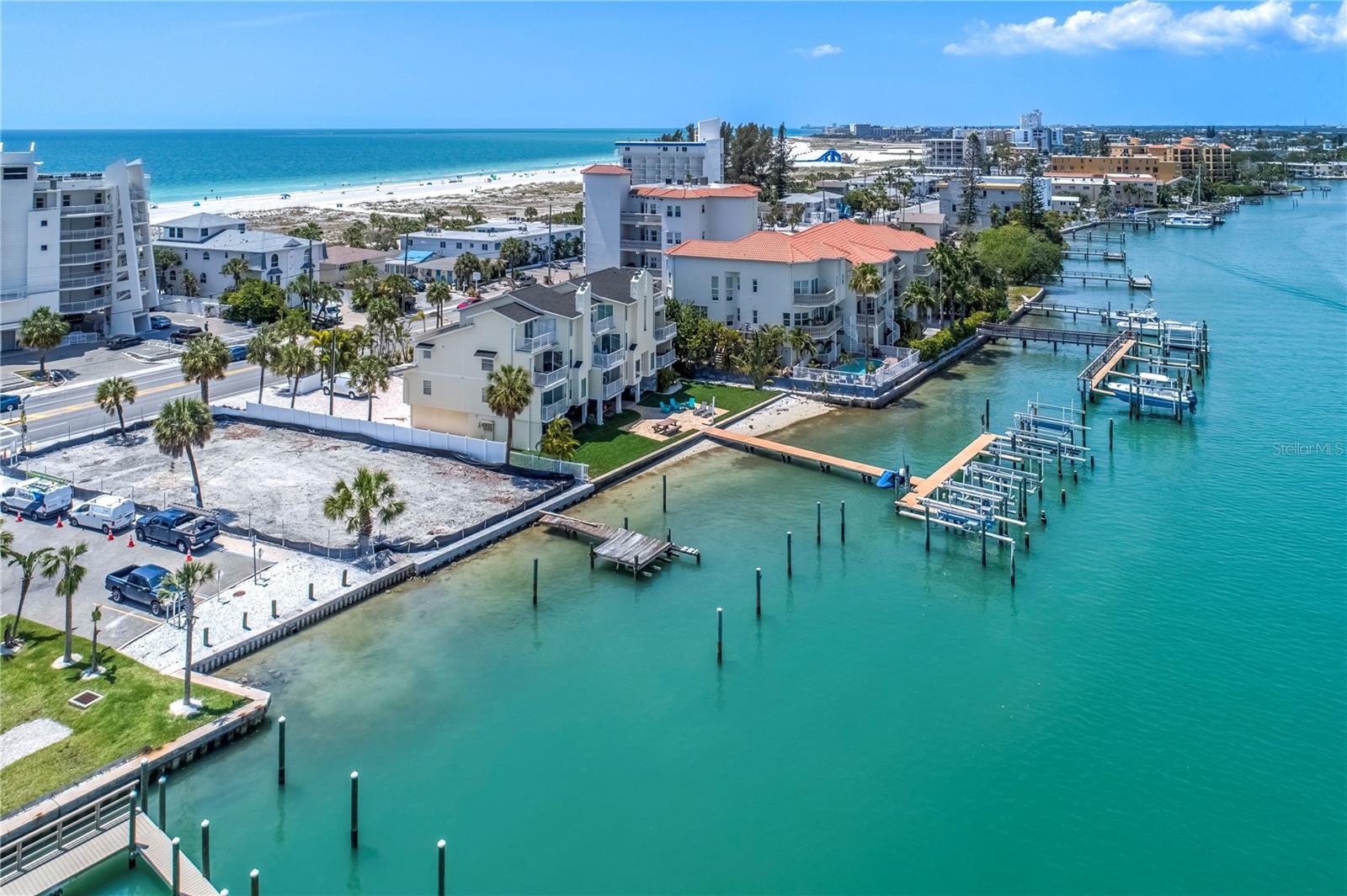 Listing photo id 12 for 10103 Gulf Boulevard