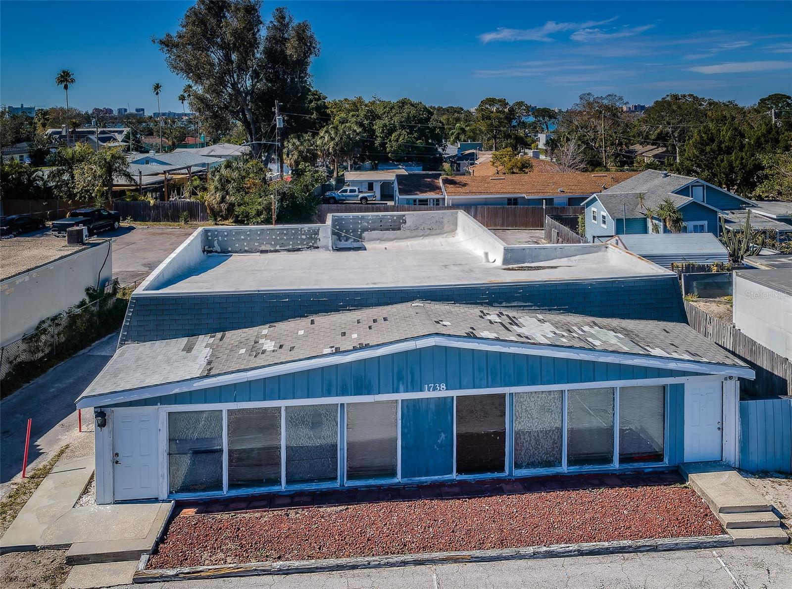 Listing photo id 5 for 413 Pleasant Street