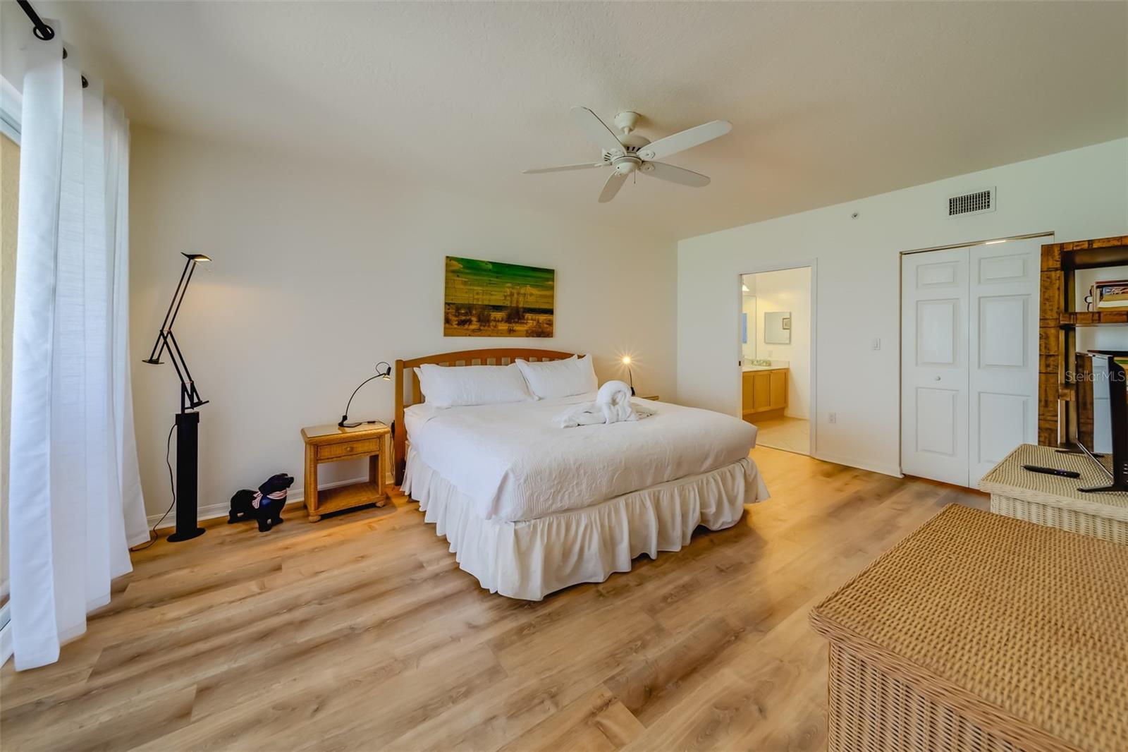 Image 21 of 67 For 16550 Gulf Boulevard 643