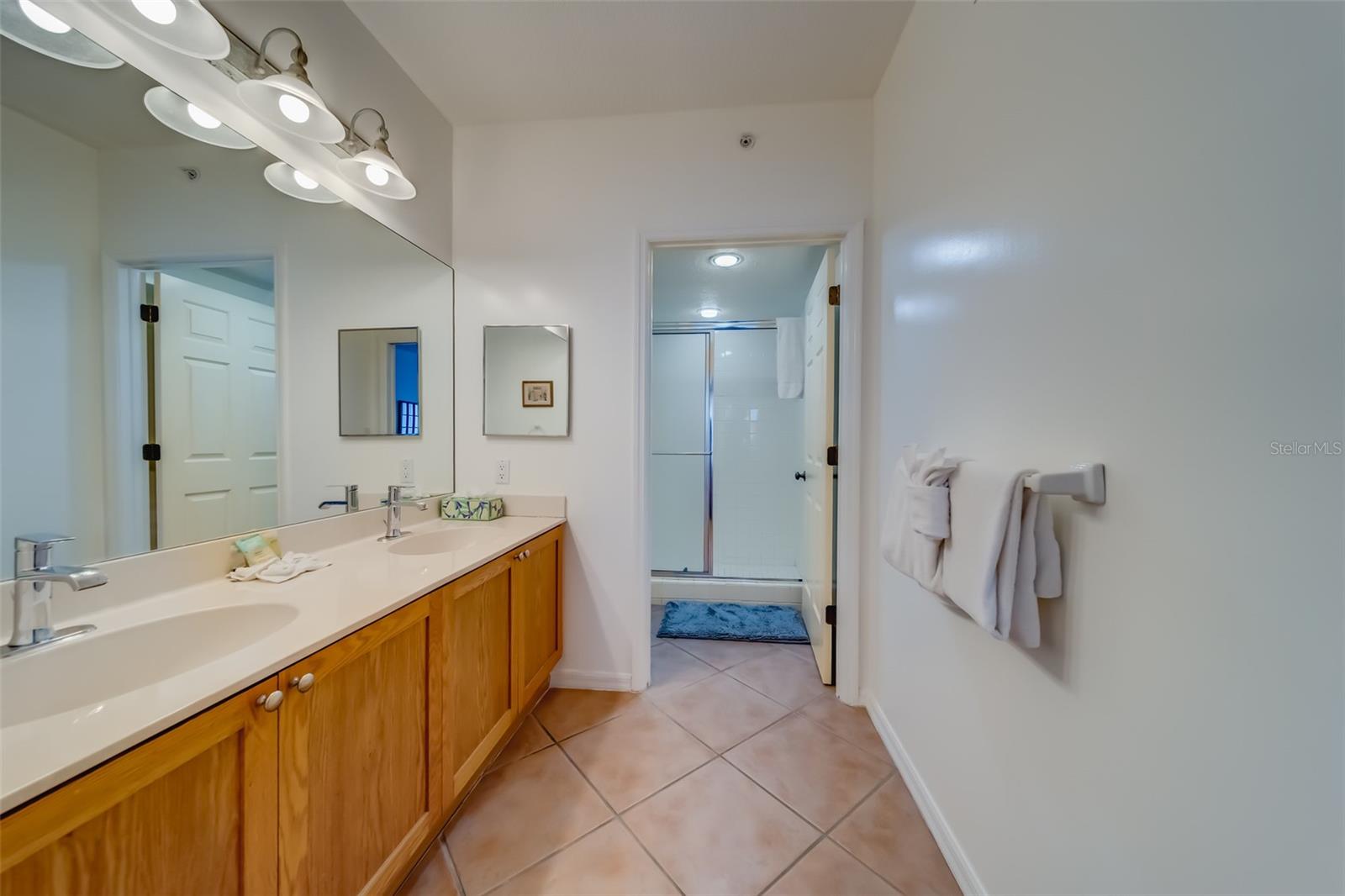 Image 25 of 67 For 16550 Gulf Boulevard 643