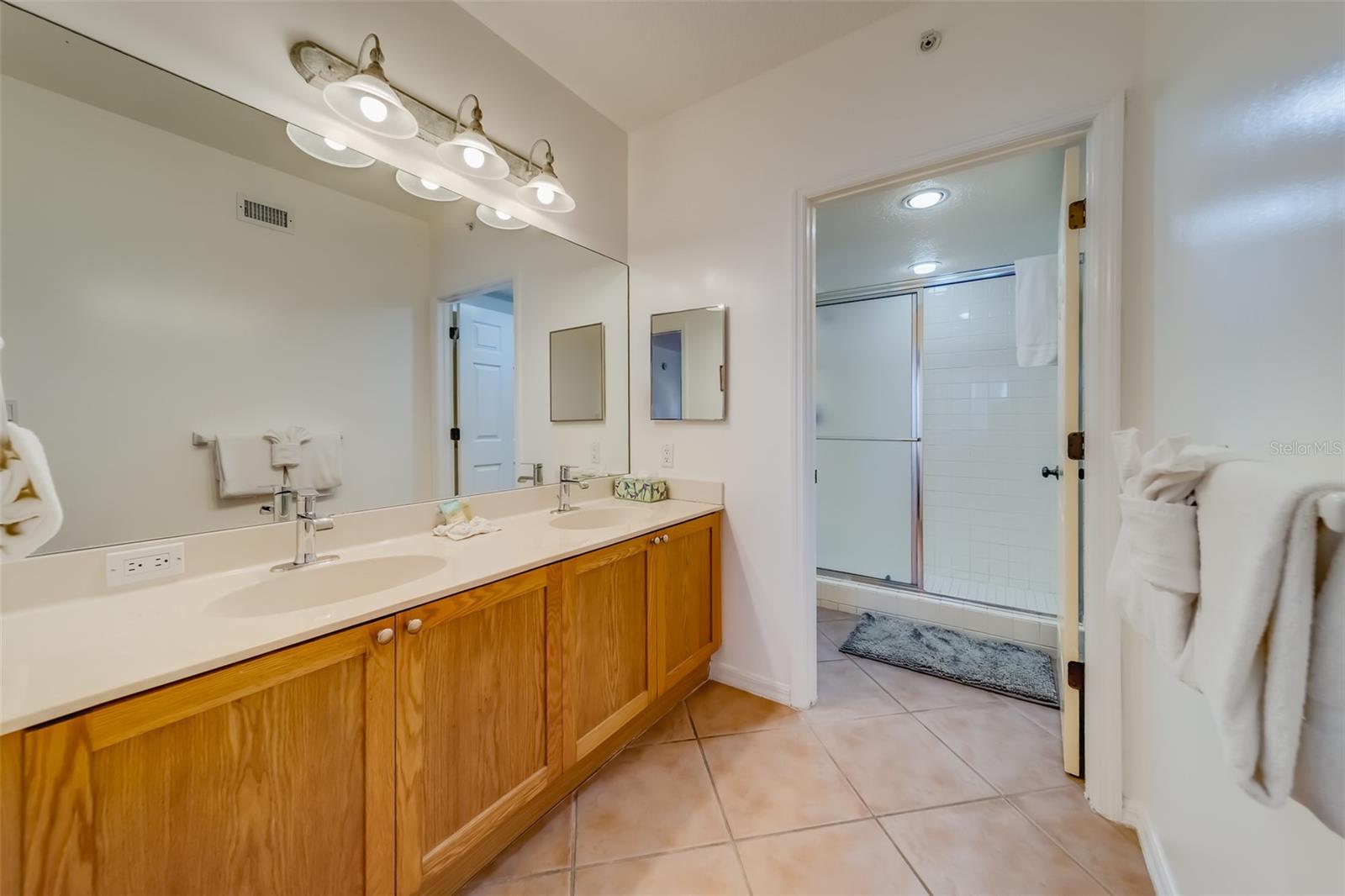 Image 26 of 67 For 16550 Gulf Boulevard 643