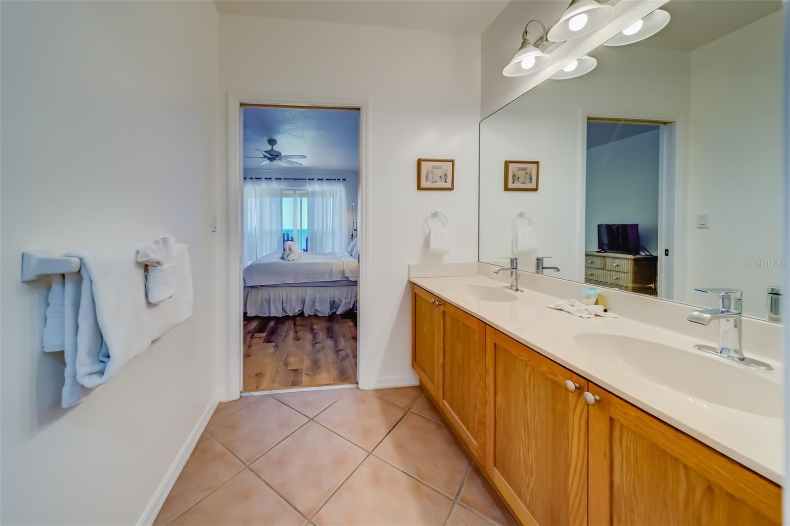 Image 28 of 67 For 16550 Gulf Boulevard 643