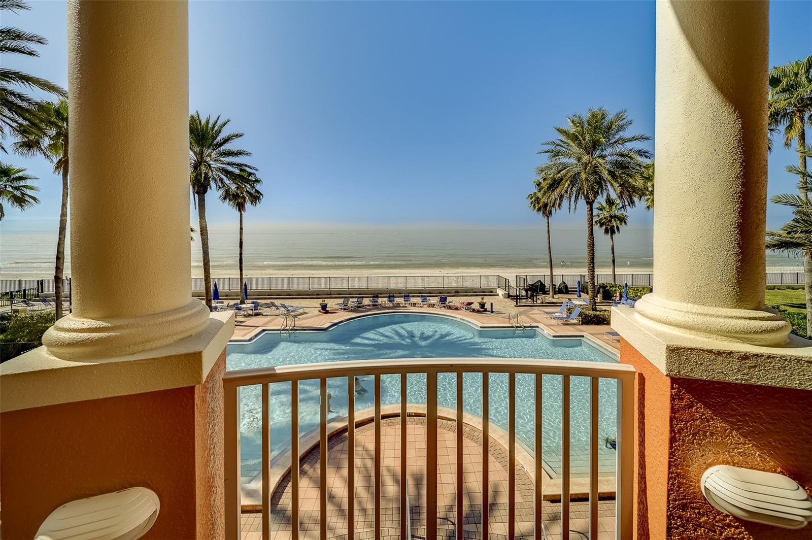 Image 44 of 67 For 16550 Gulf Boulevard 643