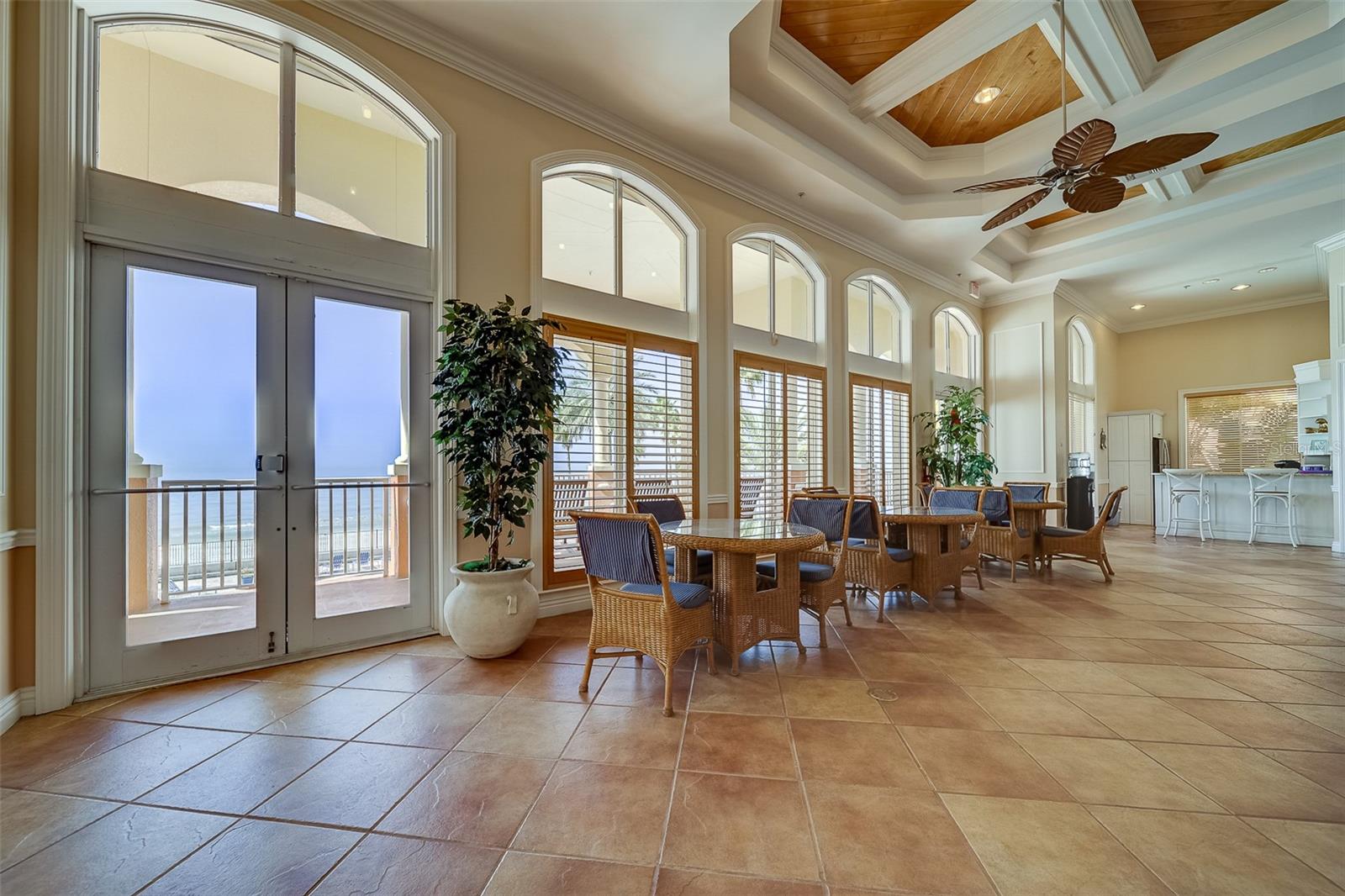 Image 46 of 67 For 16550 Gulf Boulevard 643