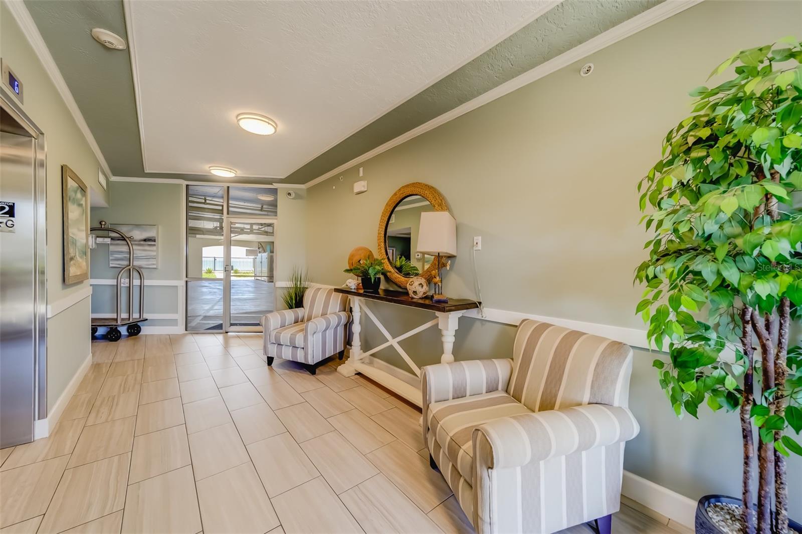 Image 47 of 67 For 16550 Gulf Boulevard 643