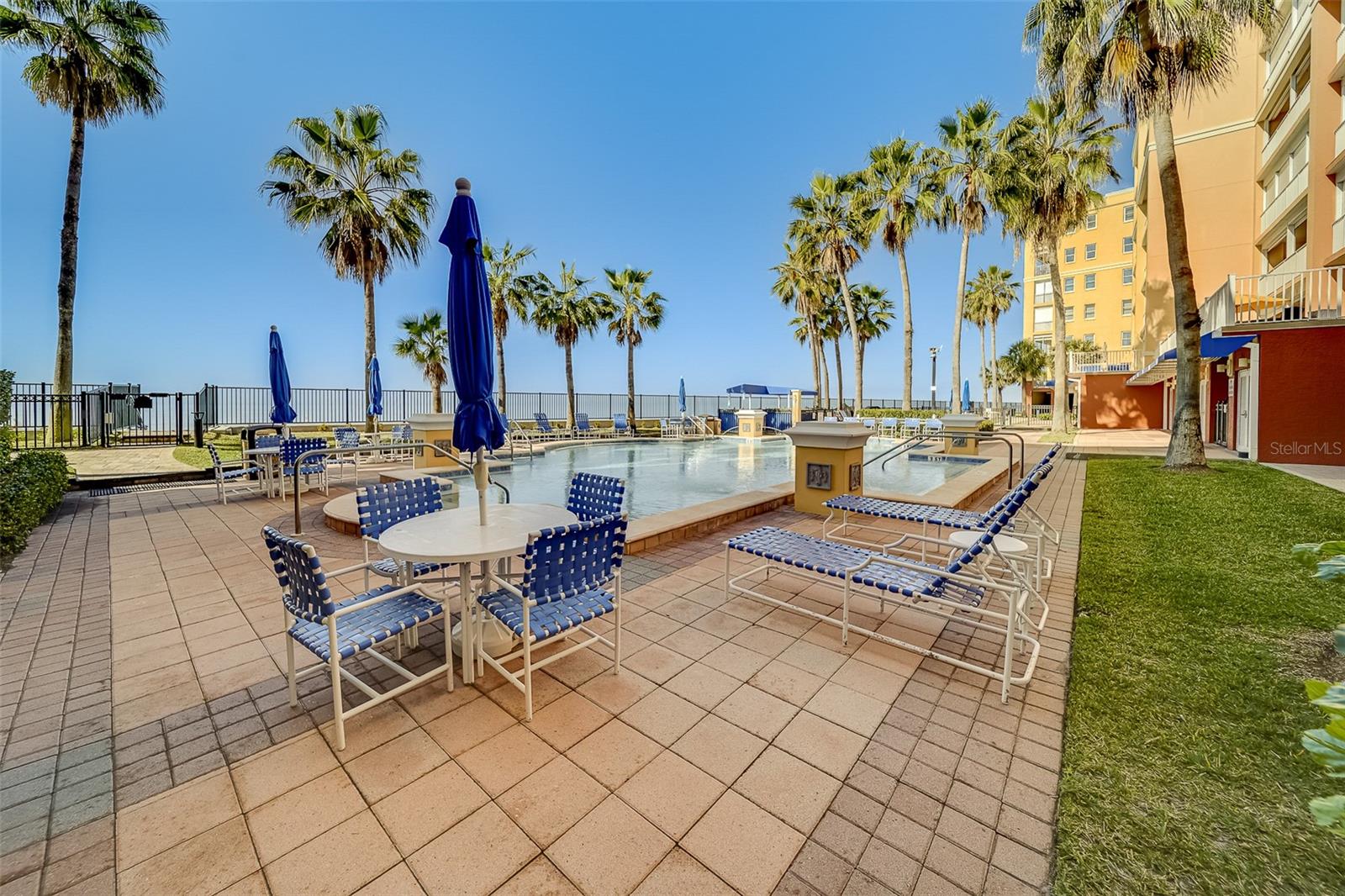 Image 48 of 67 For 16550 Gulf Boulevard 643
