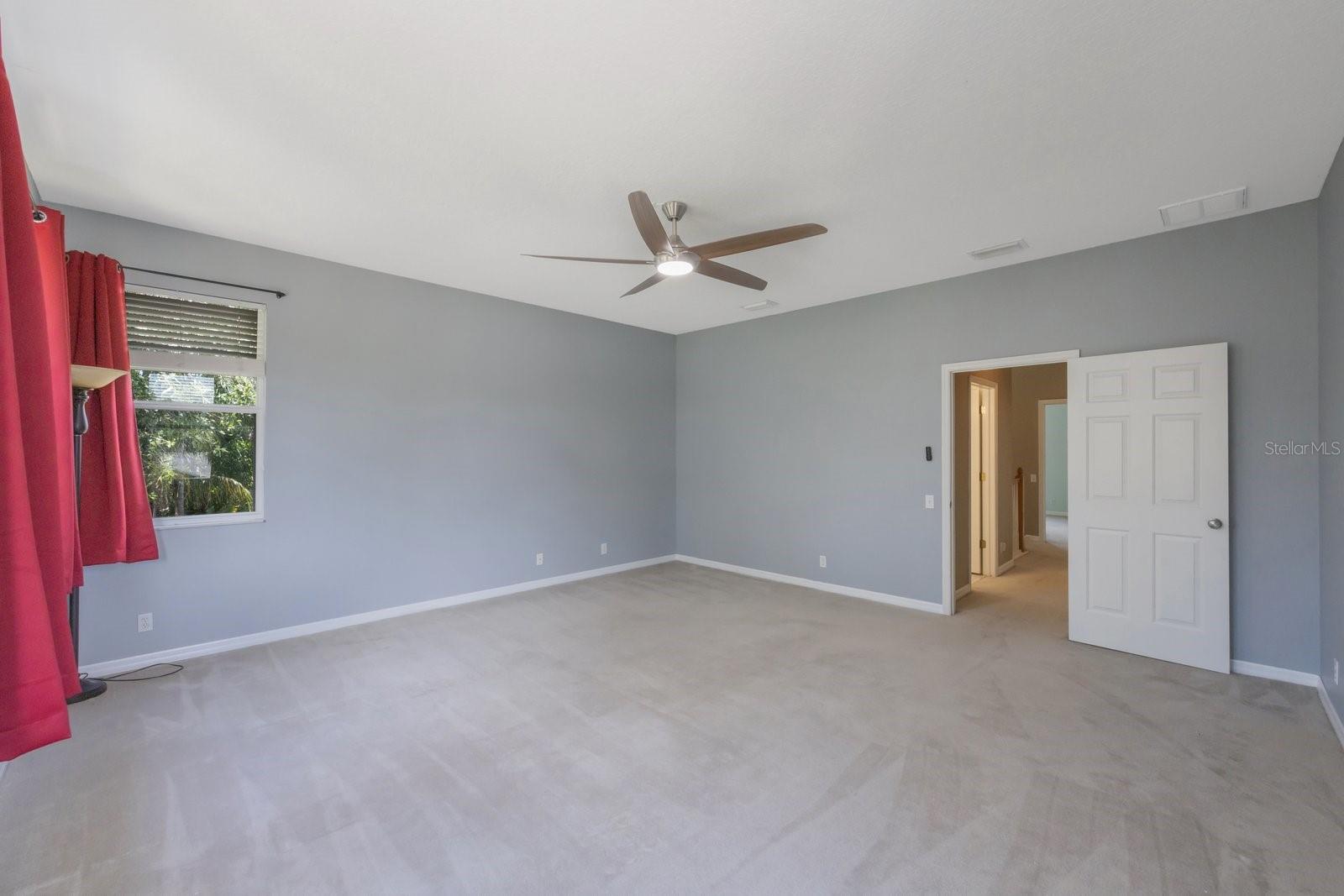 Listing photo id 24 for 528 Harbor Grove Circle