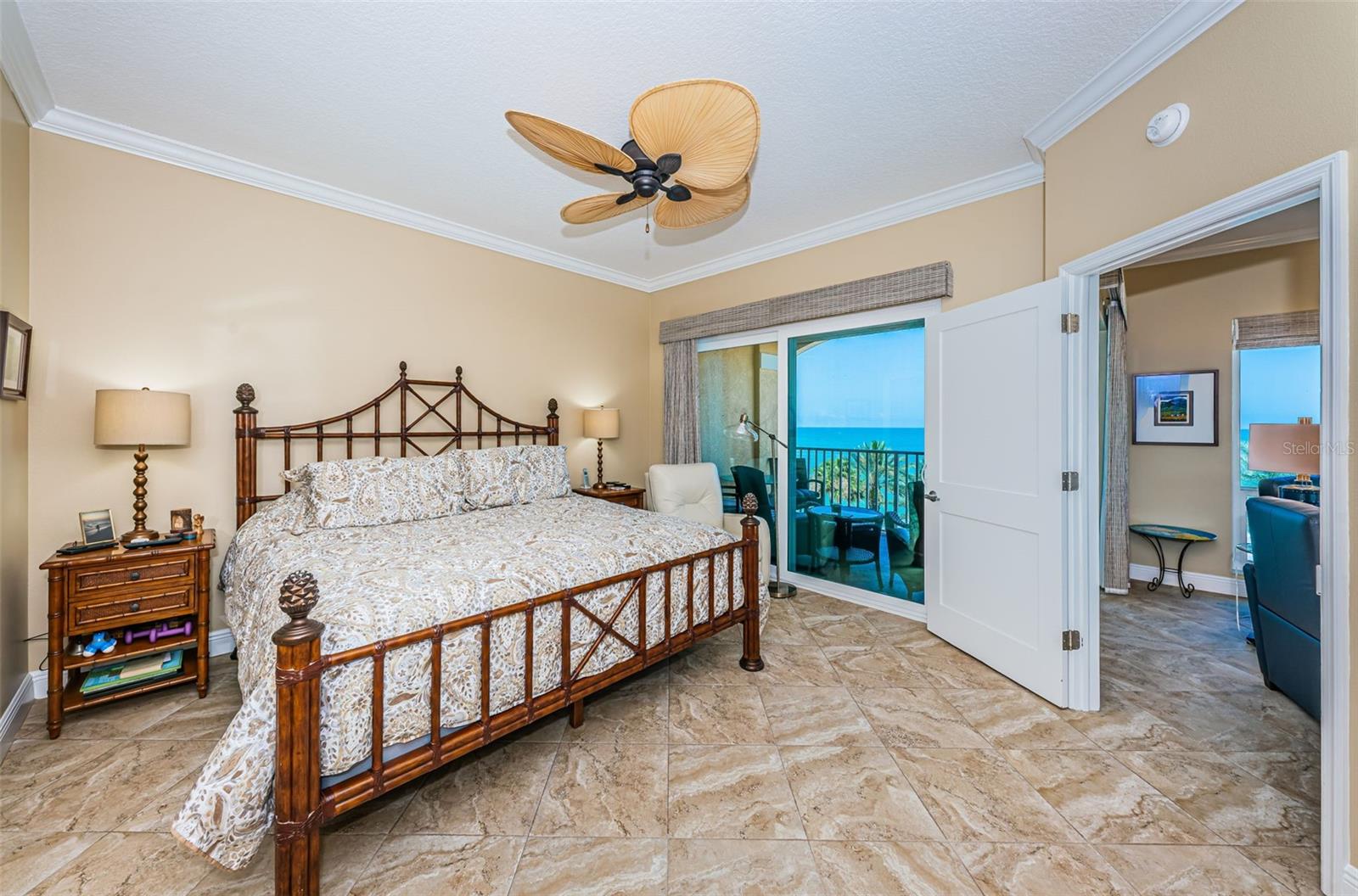 Listing photo id 22 for 16600 Gulf Boulevard 637