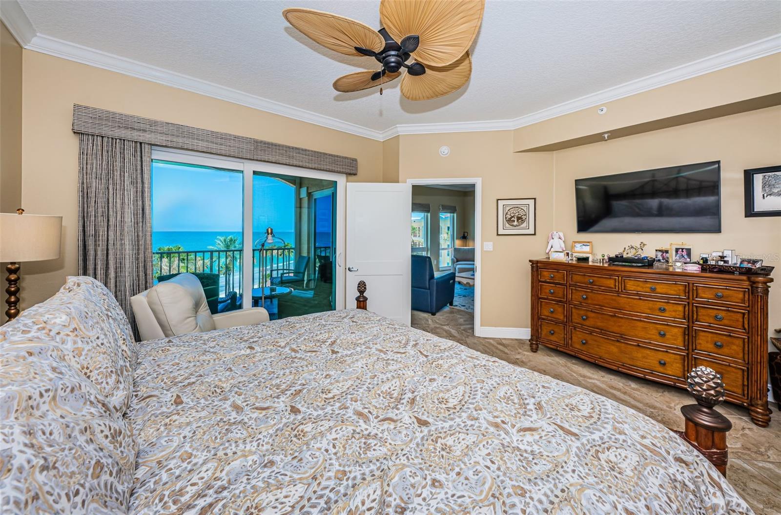 Listing photo id 23 for 16600 Gulf Boulevard 637