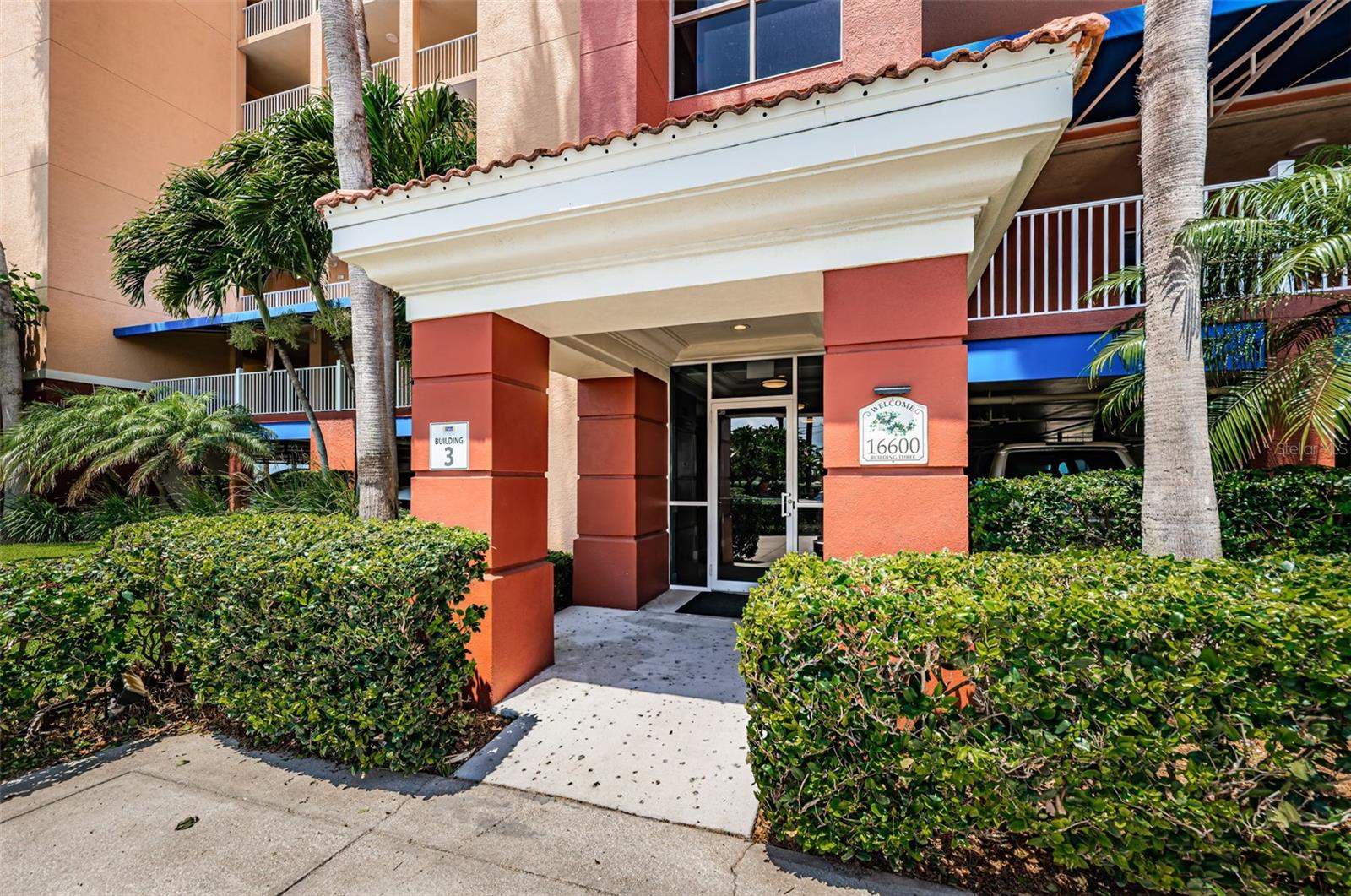 Listing photo id 2 for 16600 Gulf Boulevard 637