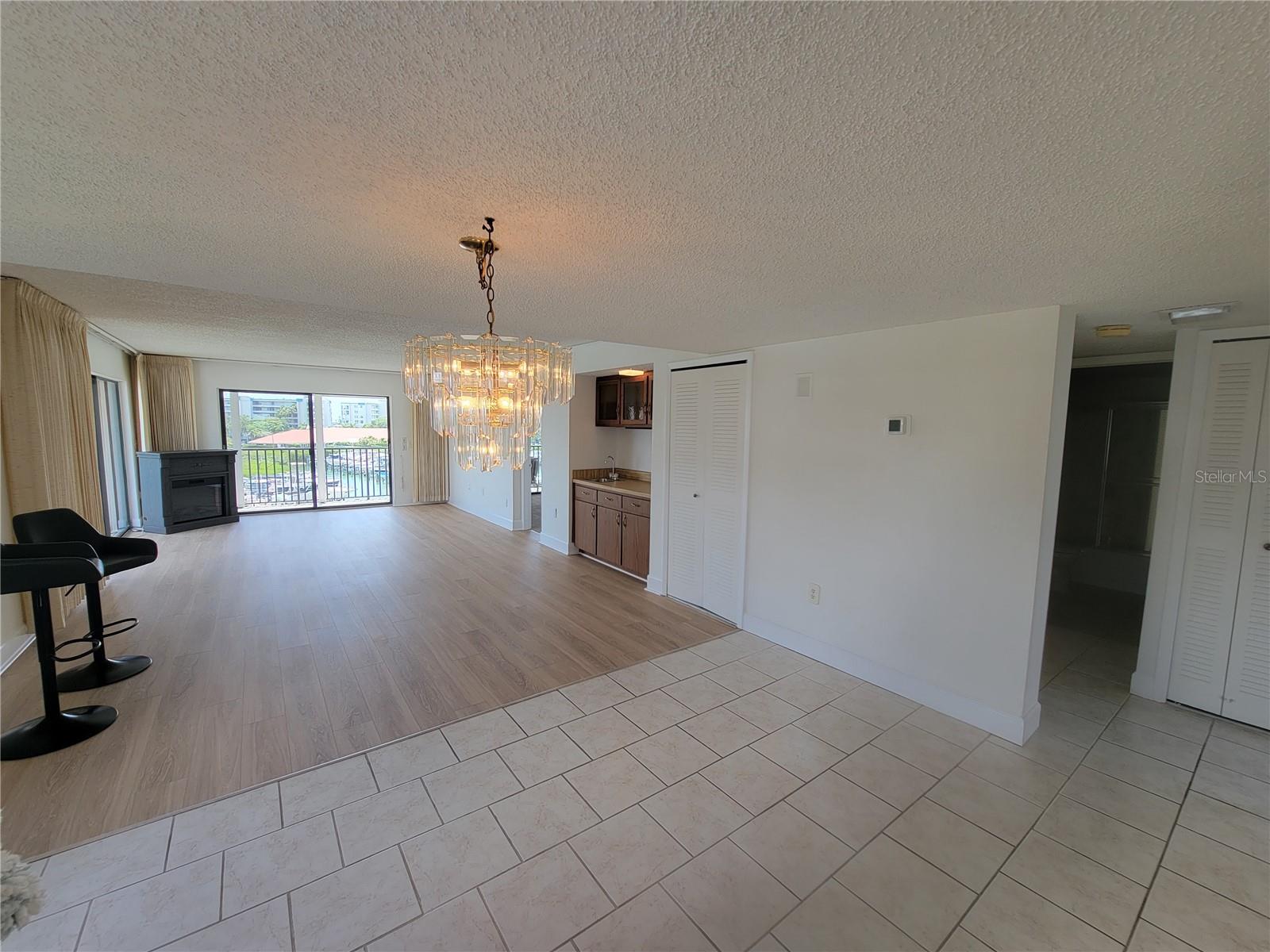 Image 10 of 34 For 7600 Sun Island Drive S 408