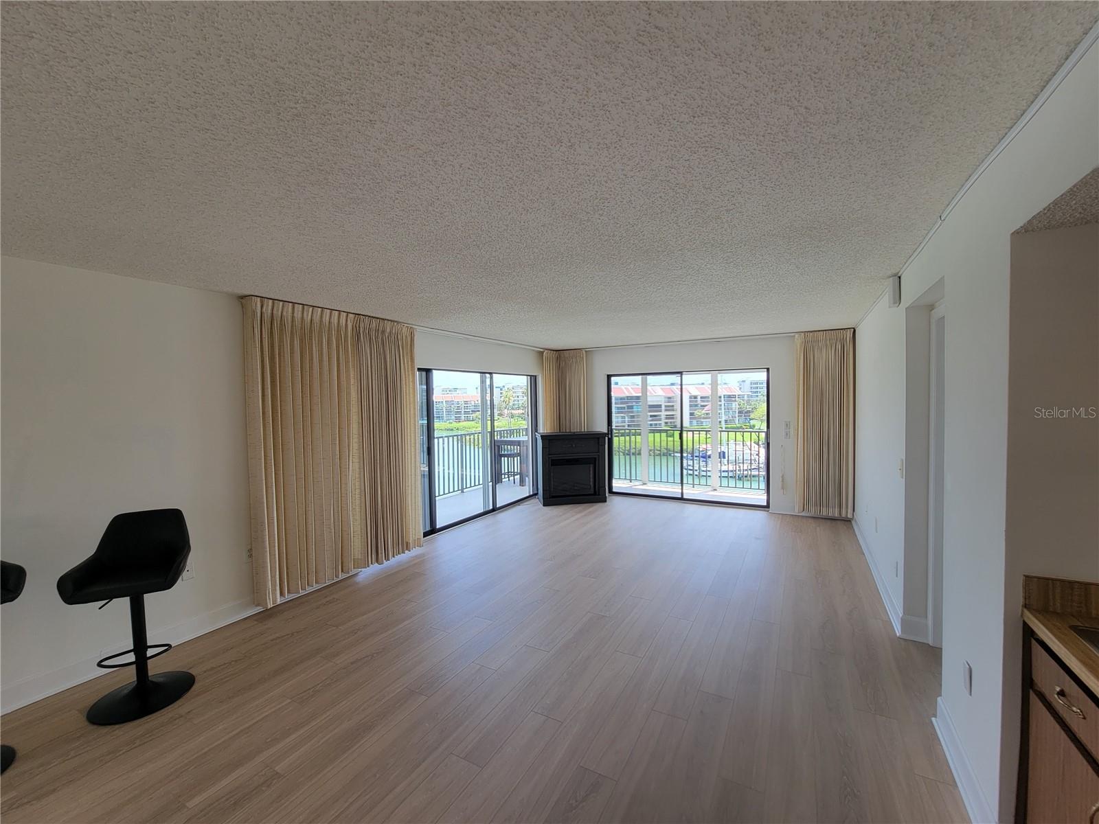 Image 11 of 34 For 7600 Sun Island Drive S 408