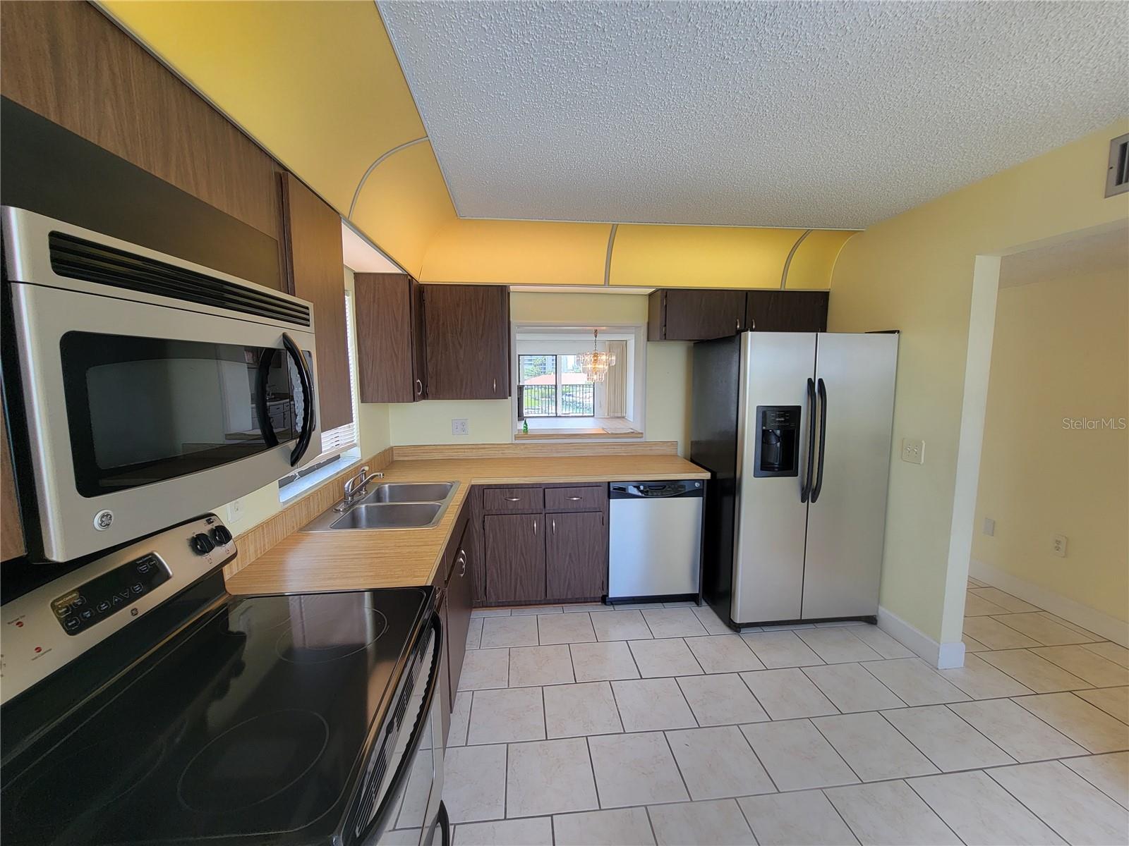 Image 13 of 34 For 7600 Sun Island Drive S 408