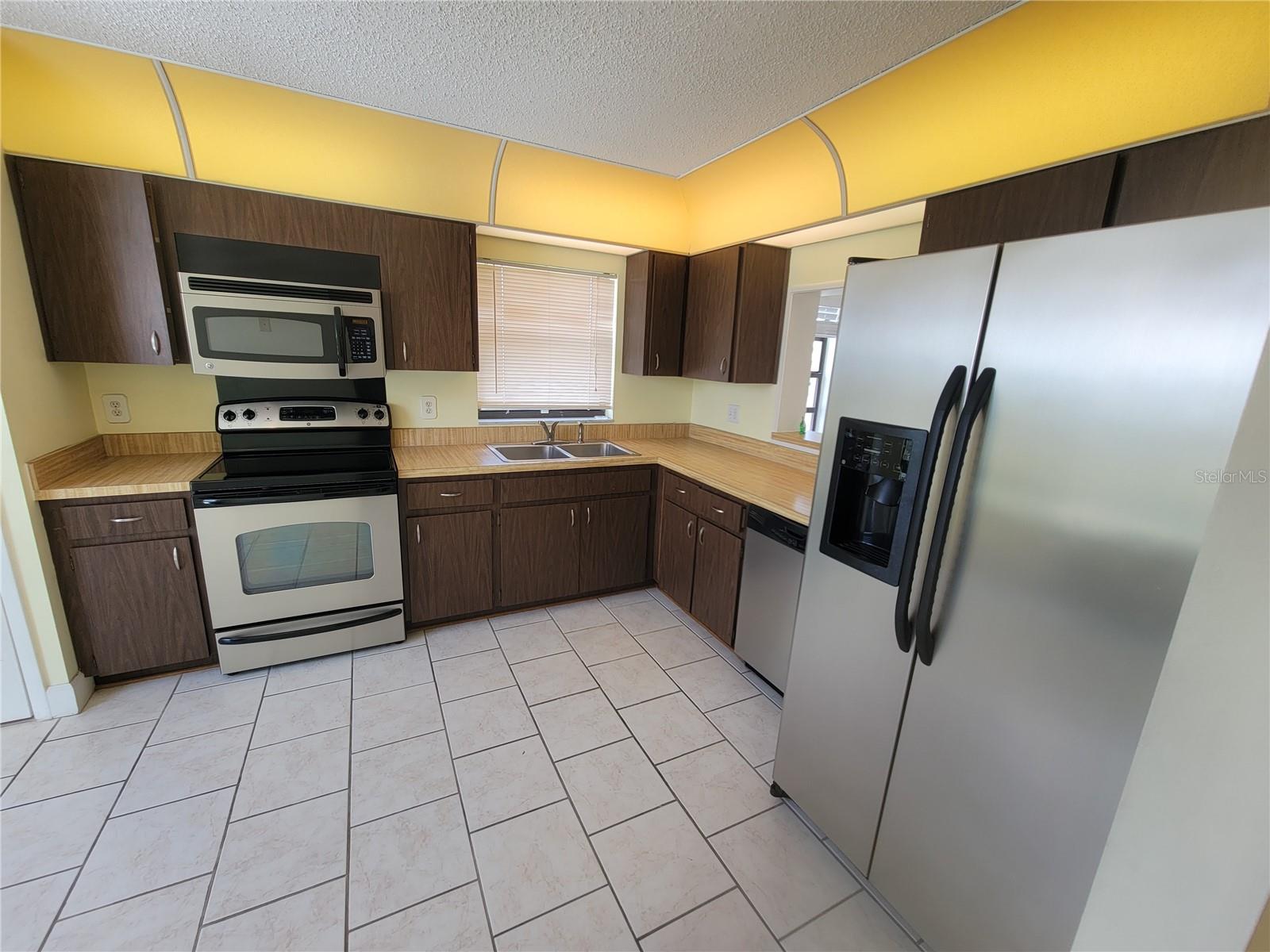 Image 14 of 34 For 7600 Sun Island Drive S 408
