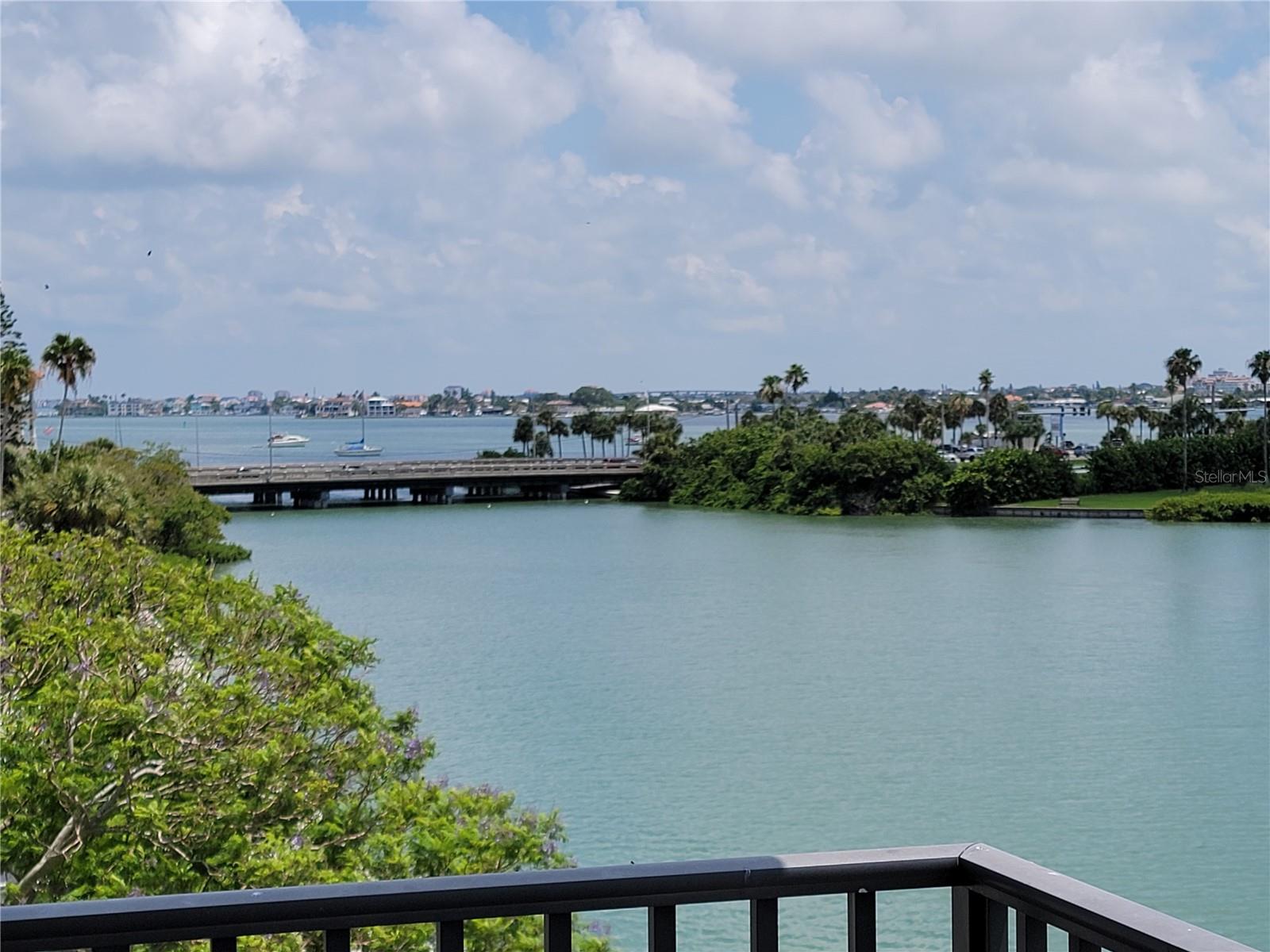 Image 3 of 34 For 7600 Sun Island Drive S 408