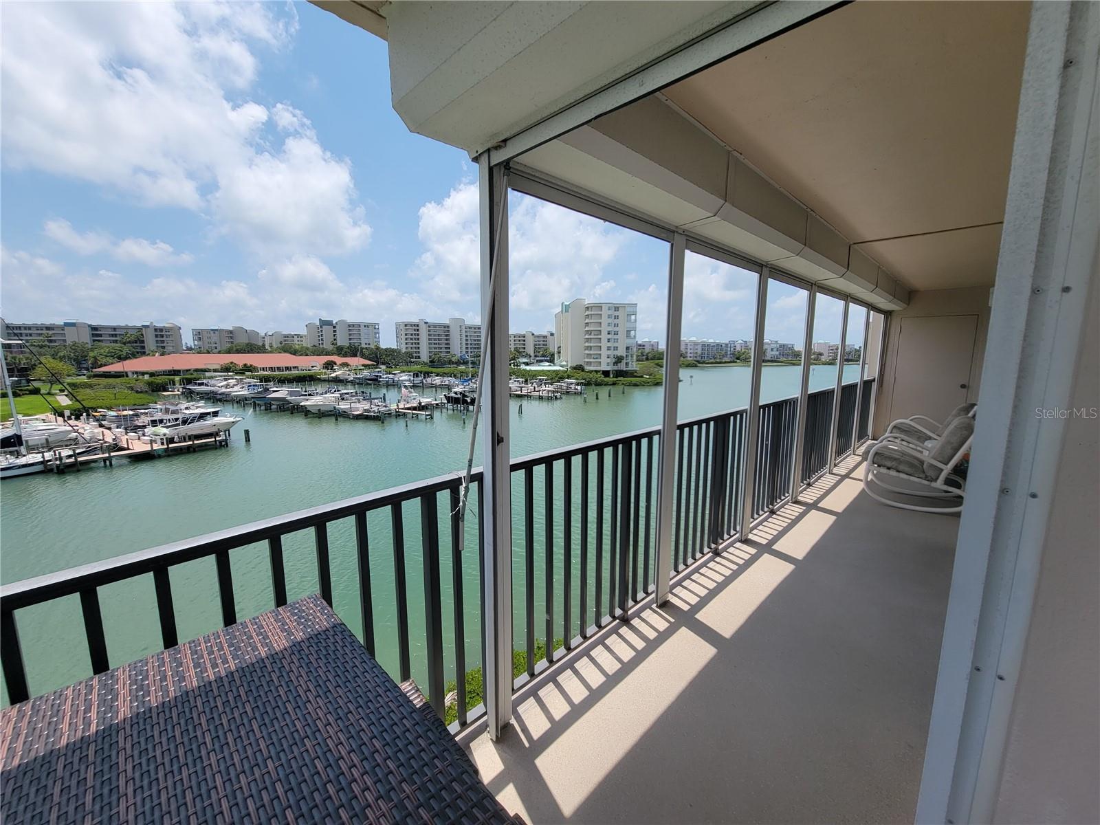 Image 4 of 34 For 7600 Sun Island Drive S 408