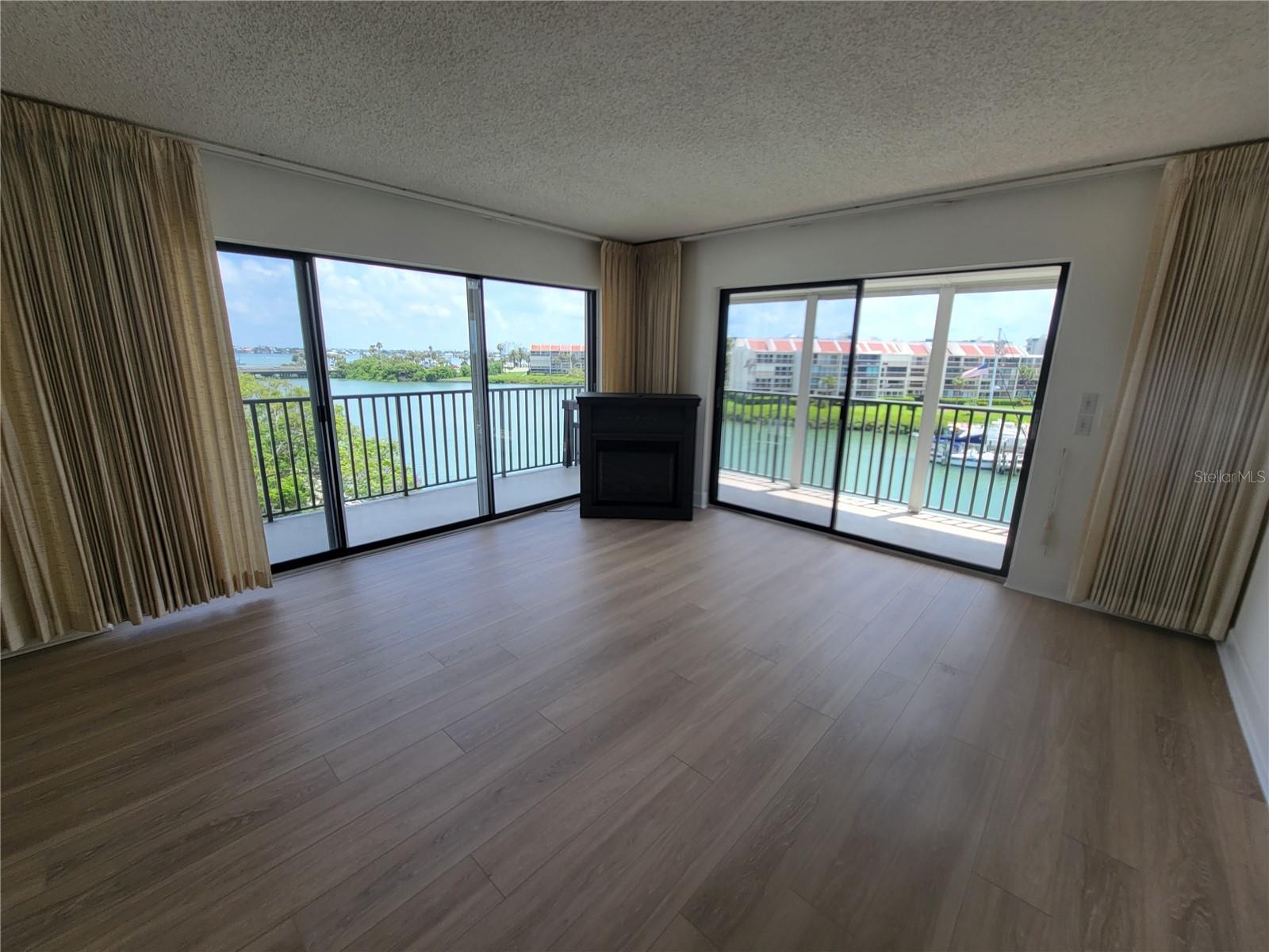 Image 6 of 34 For 7600 Sun Island Drive S 408