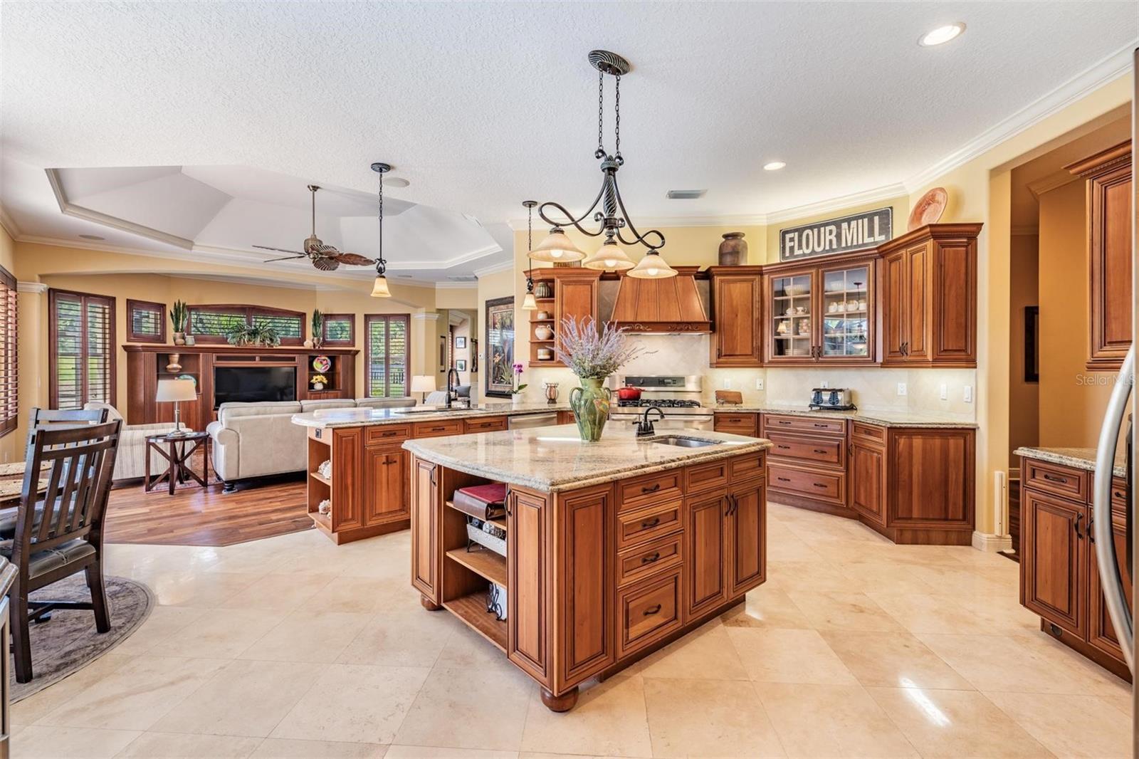 Listing photo id 10 for 2983 Wentworth Way