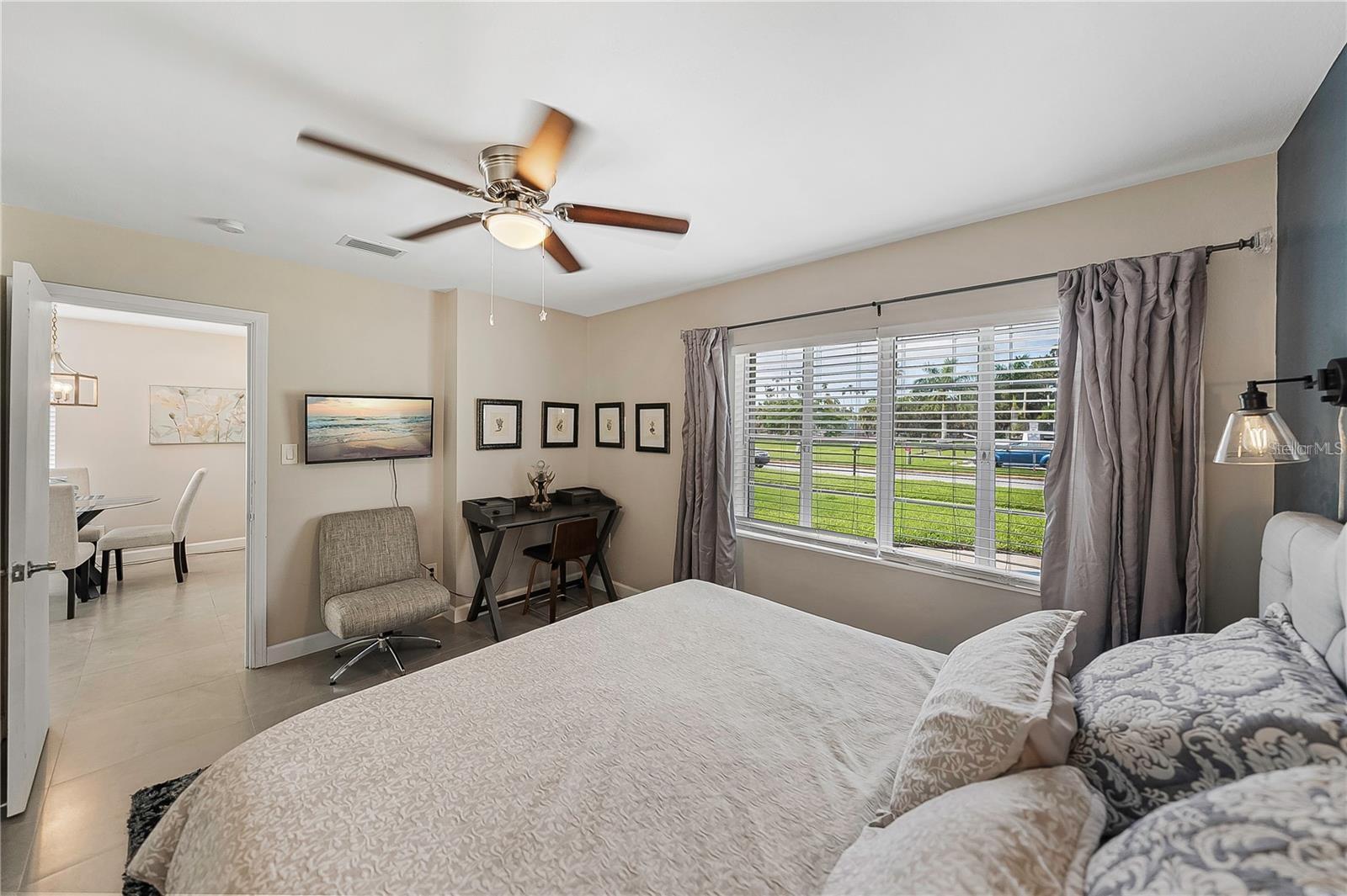 Listing photo id 11 for 3219 De Bazan Avenue