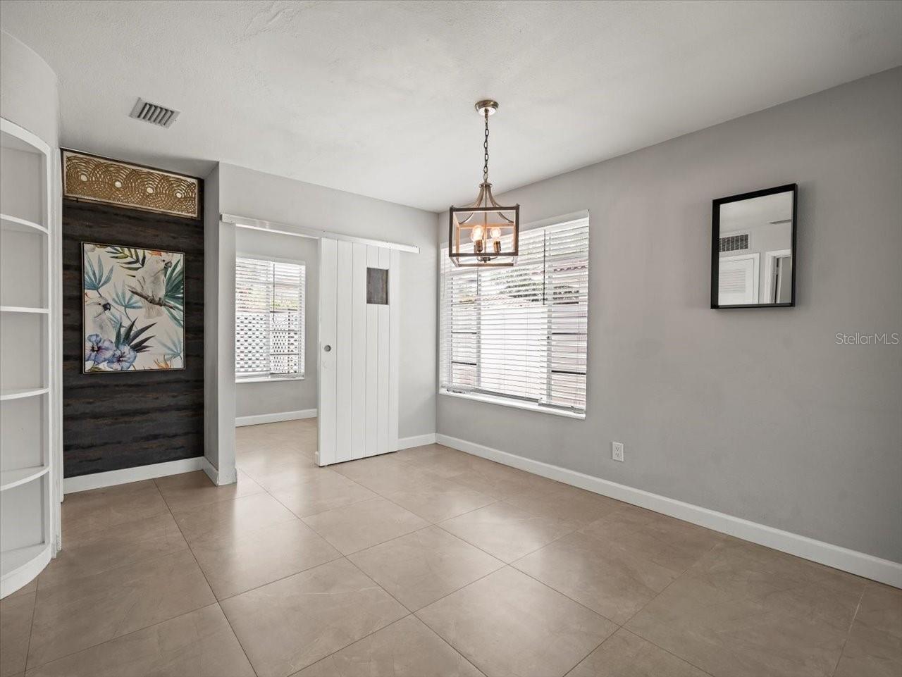Listing photo id 16 for 3219 De Bazan Avenue