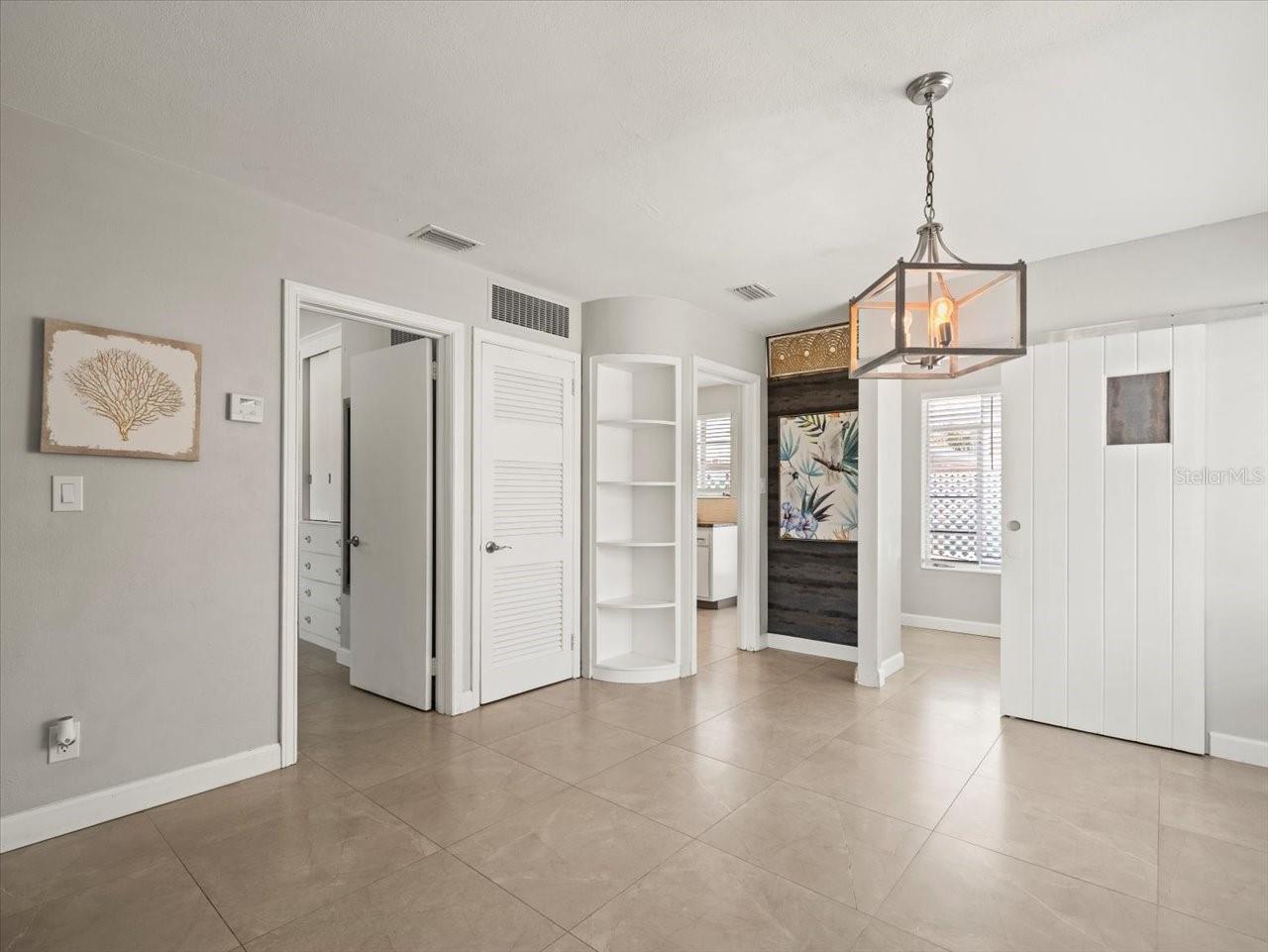 Listing photo id 17 for 3219 De Bazan Avenue