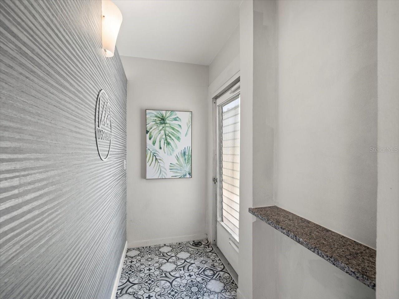 Listing photo id 23 for 3219 De Bazan Avenue