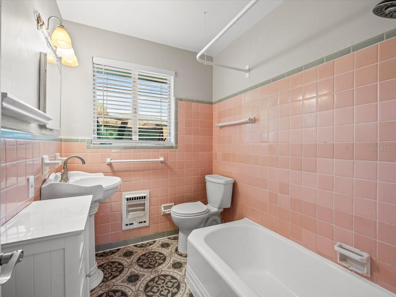 Listing photo id 24 for 3219 De Bazan Avenue