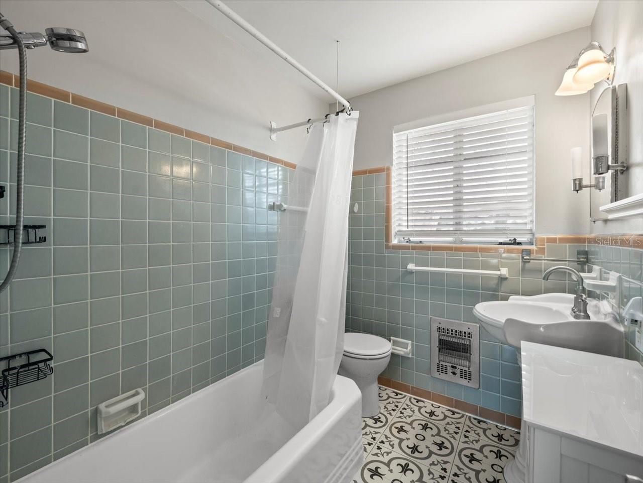 Listing photo id 25 for 3219 De Bazan Avenue