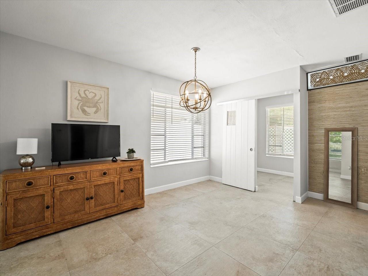 Listing photo id 26 for 3219 De Bazan Avenue