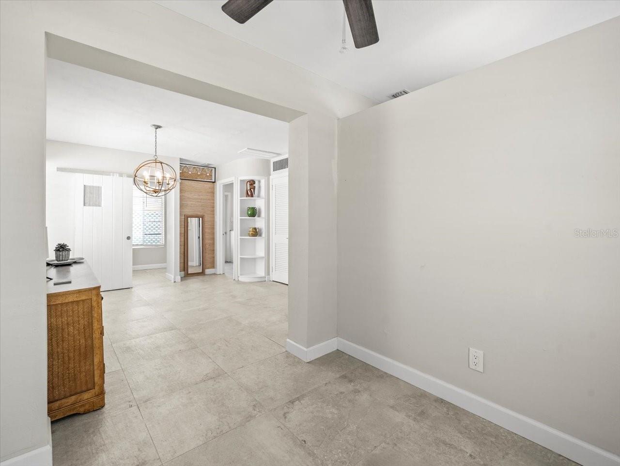 Listing photo id 30 for 3219 De Bazan Avenue