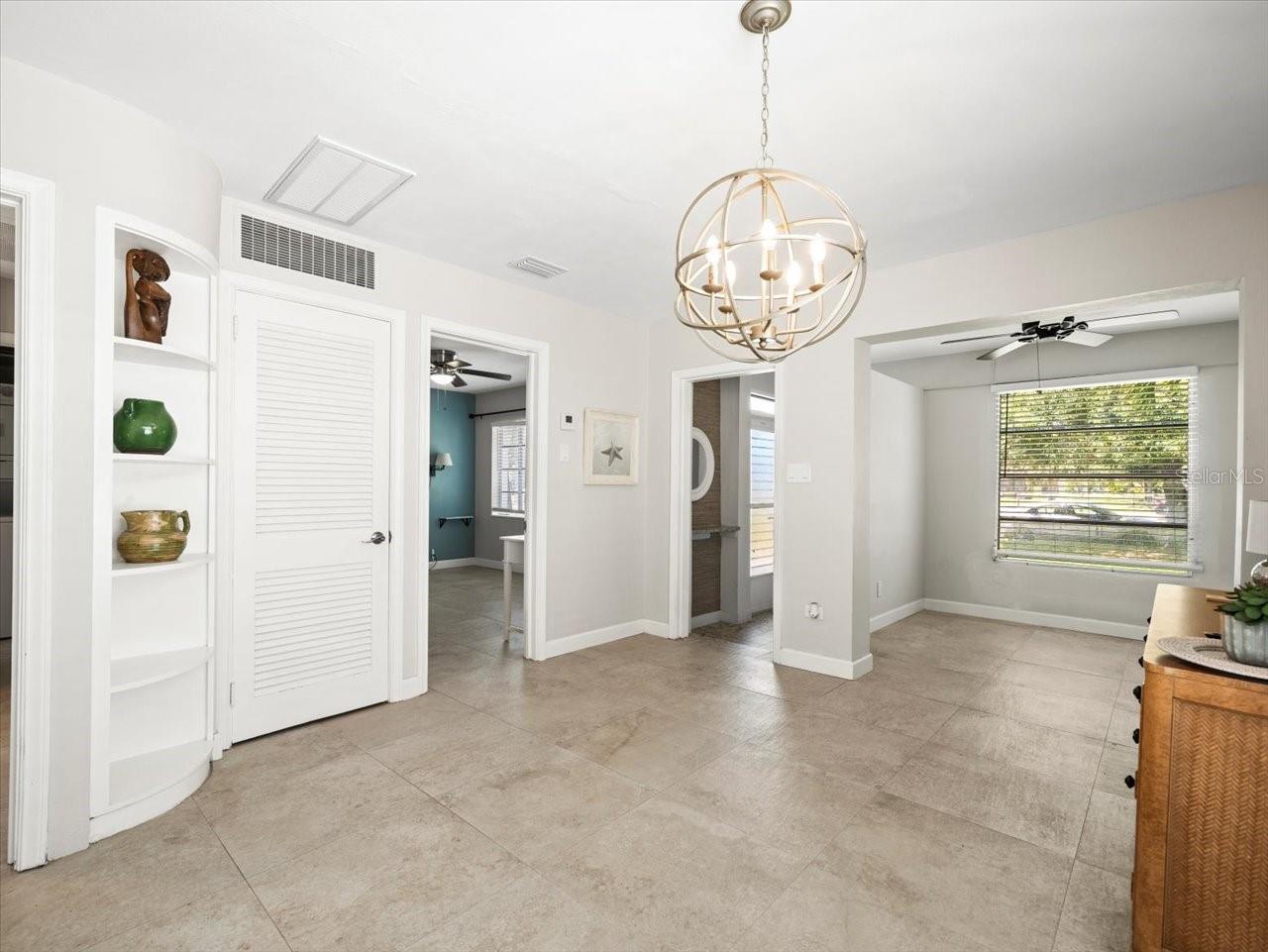 Listing photo id 33 for 3219 De Bazan Avenue