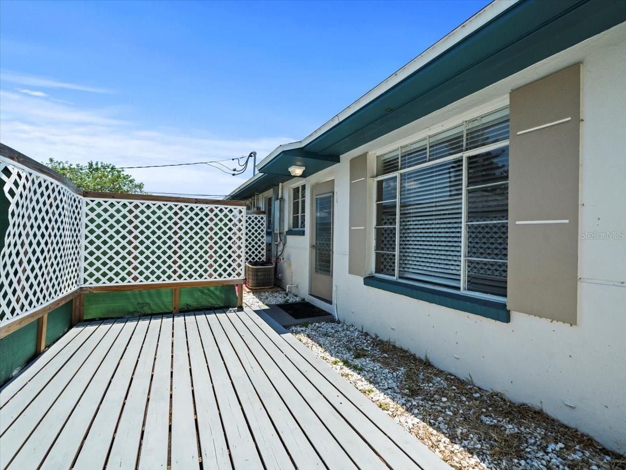 Listing photo id 34 for 3219 De Bazan Avenue