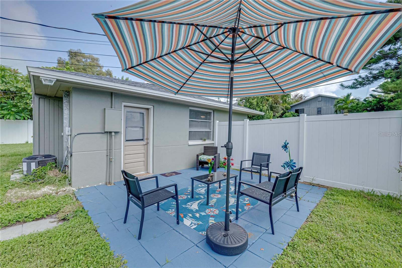 Listing photo id 36 for 3219 De Bazan Avenue