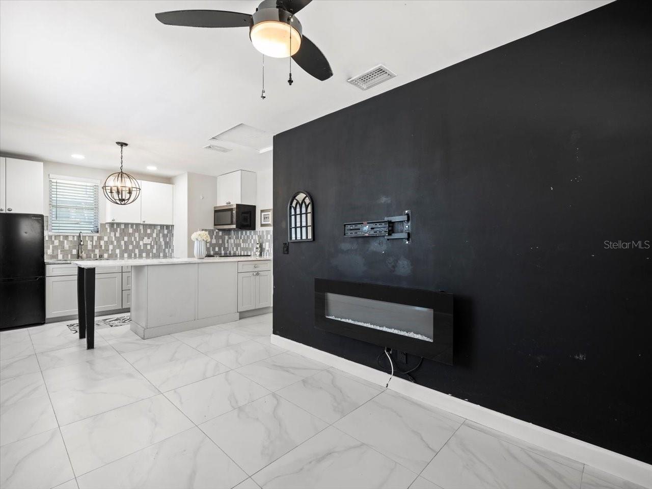 Listing photo id 38 for 3219 De Bazan Avenue