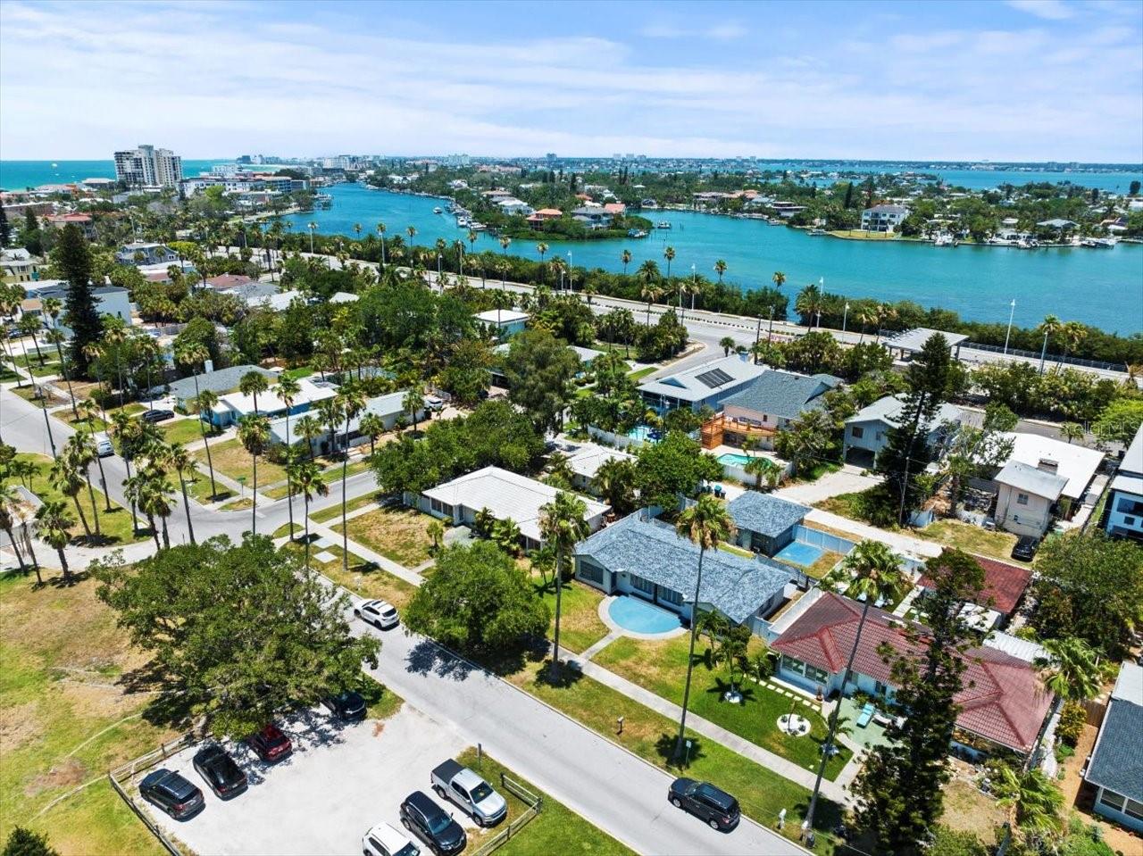 Listing photo id 46 for 3219 De Bazan Avenue
