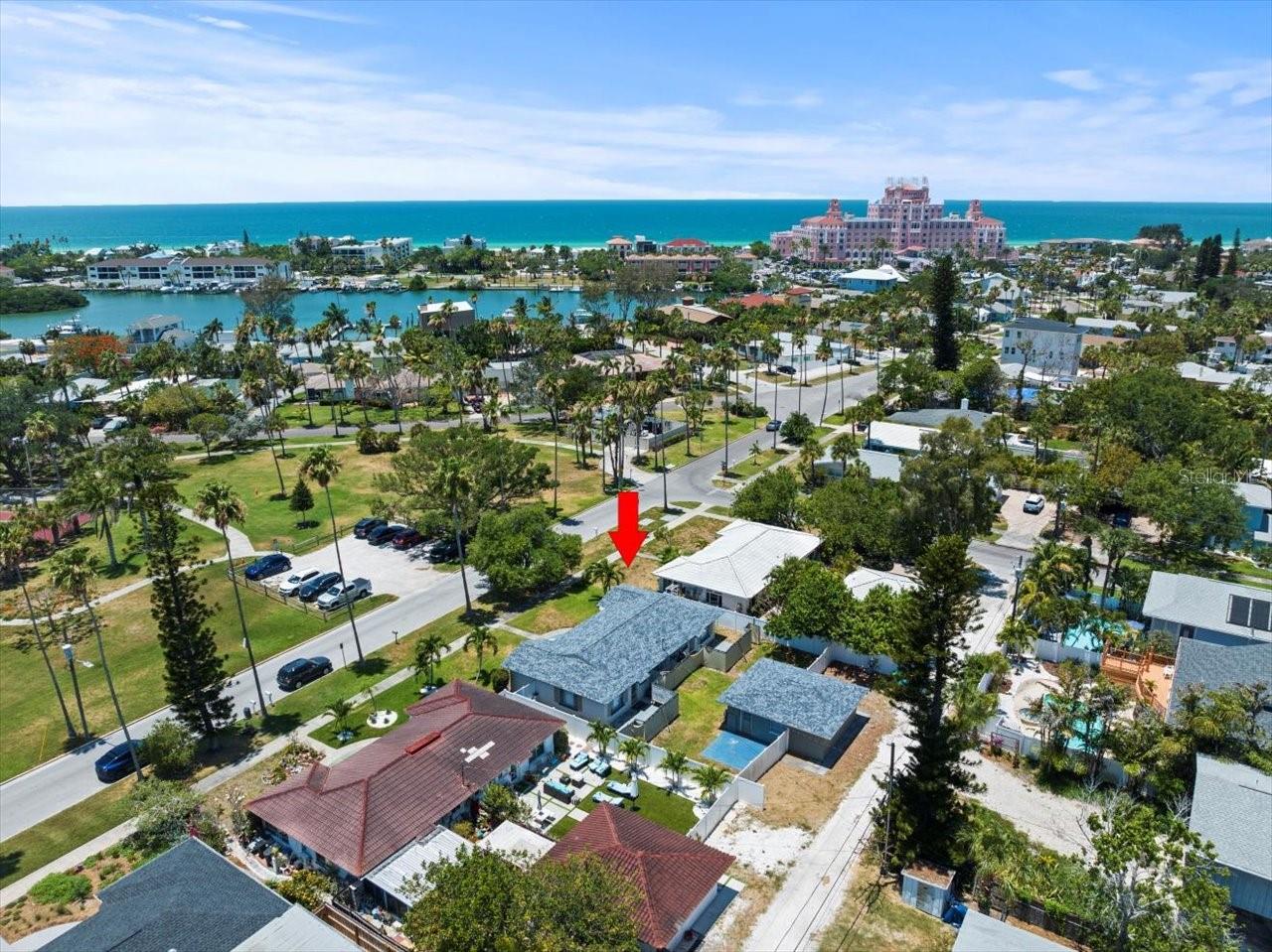 Listing photo id 48 for 3219 De Bazan Avenue