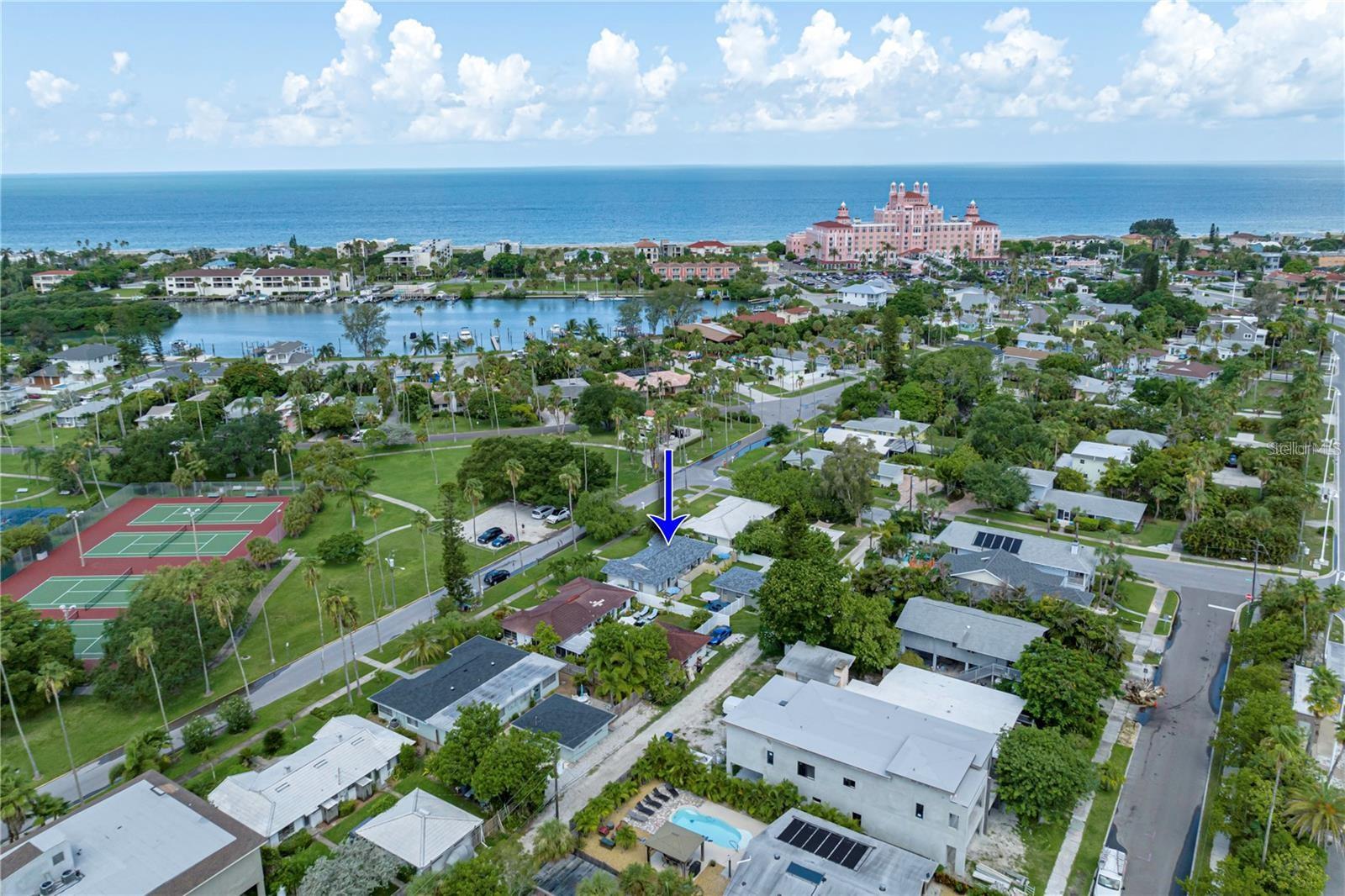 Listing photo id 53 for 3219 De Bazan Avenue