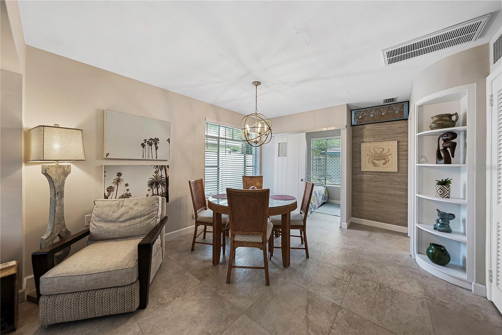 Listing photo id 4 for 3219 De Bazan Avenue