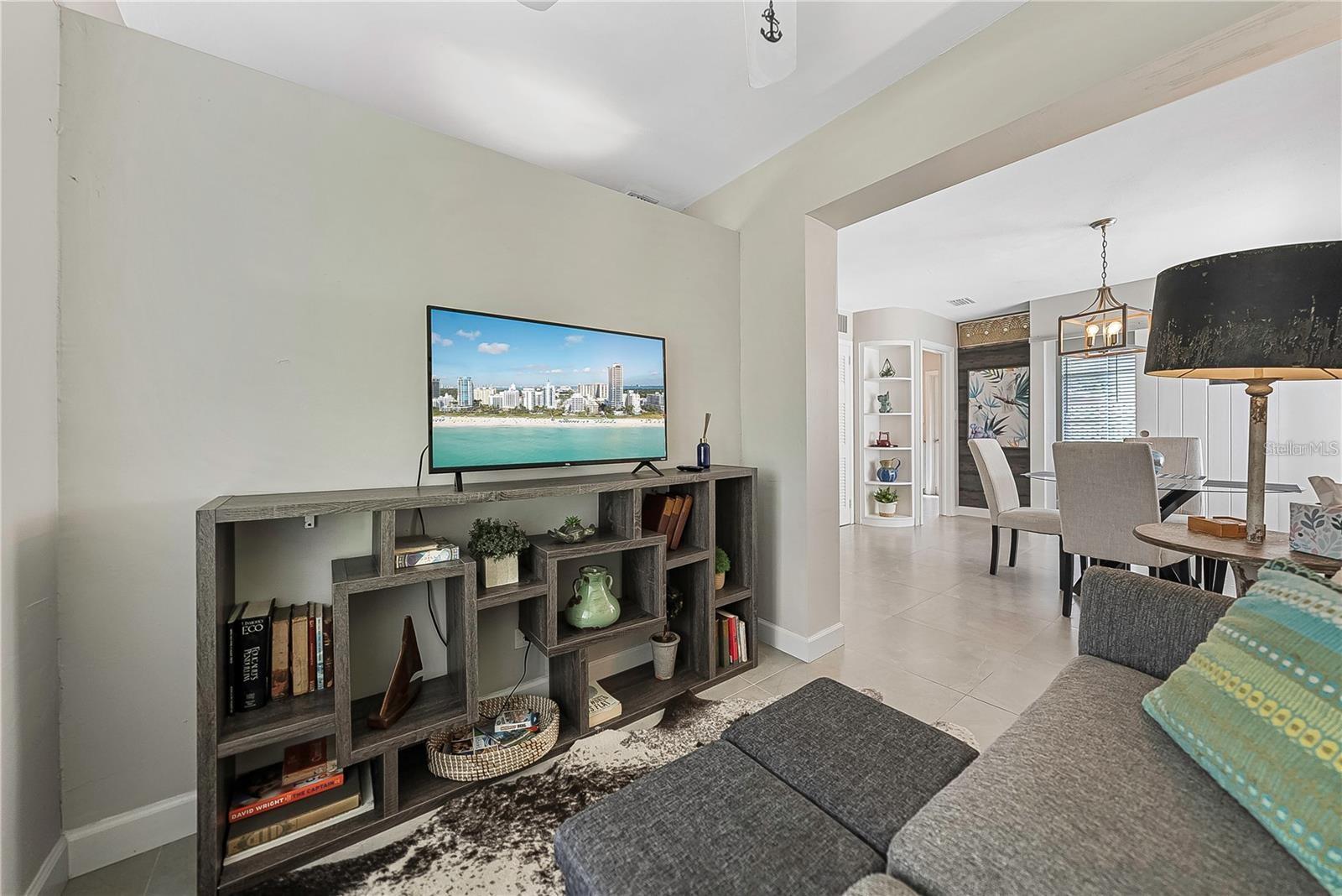 Listing photo id 6 for 3219 De Bazan Avenue