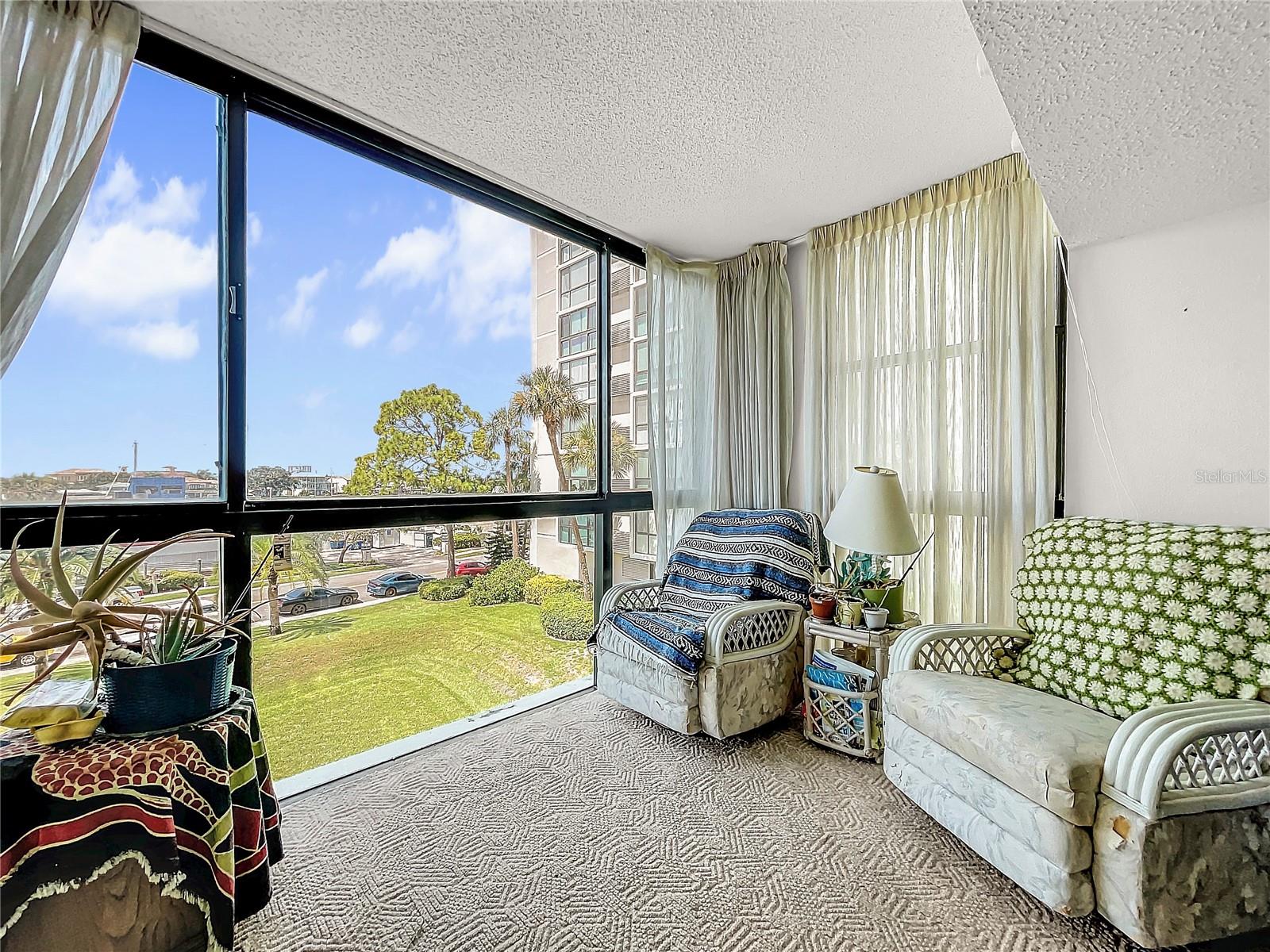 Image 15 of 41 For 830 Gulfview Boulevard 305