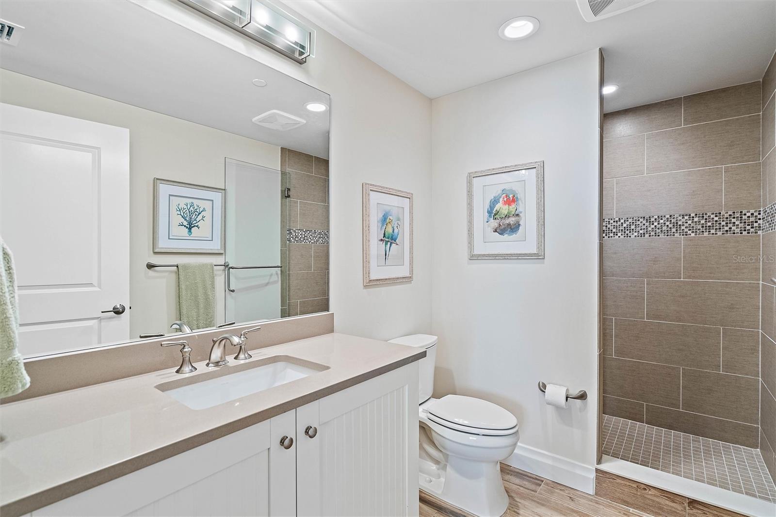 Listing photo id 27 for 650 Collany Road 505