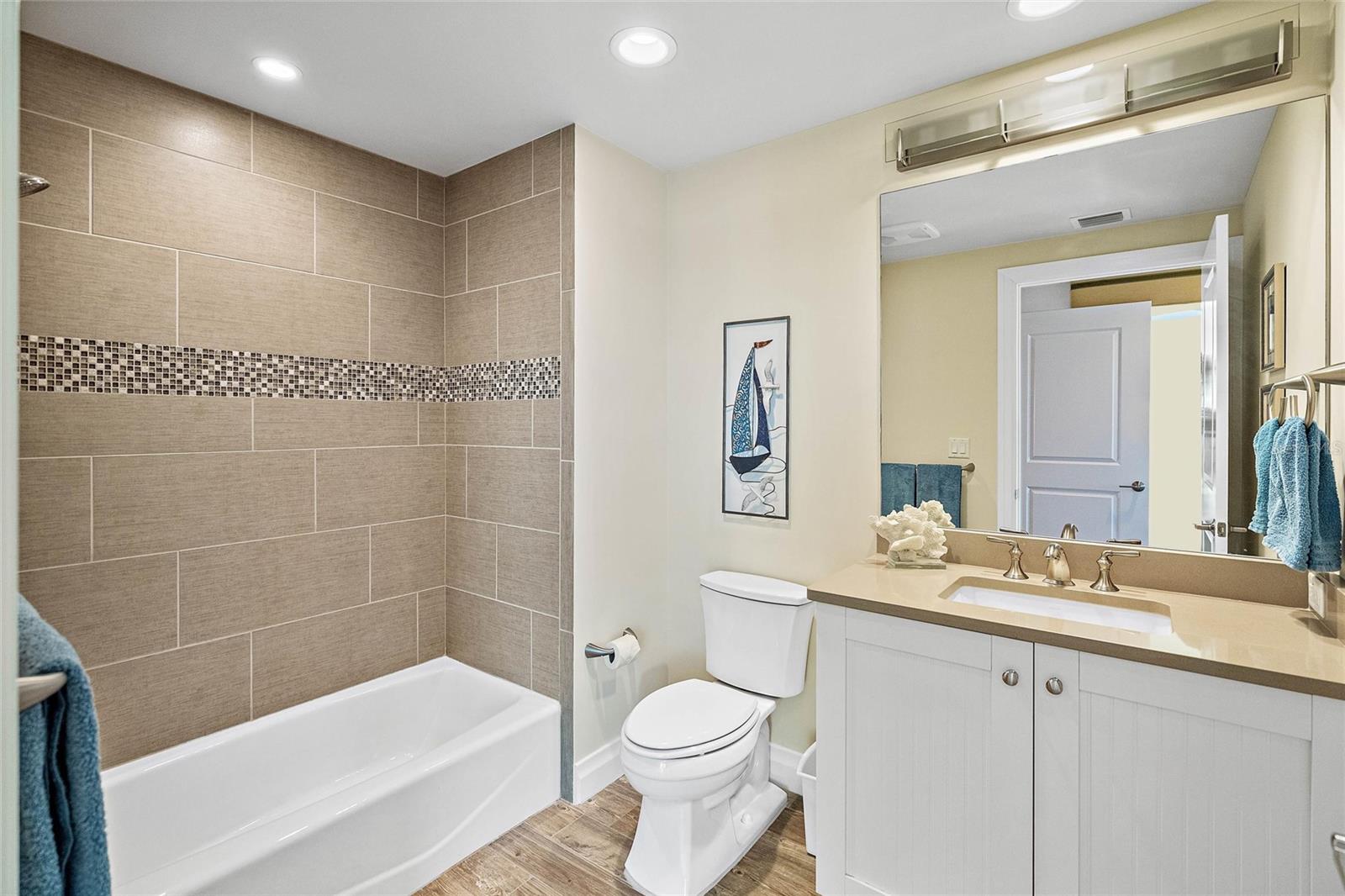 Listing photo id 28 for 650 Collany Road 505