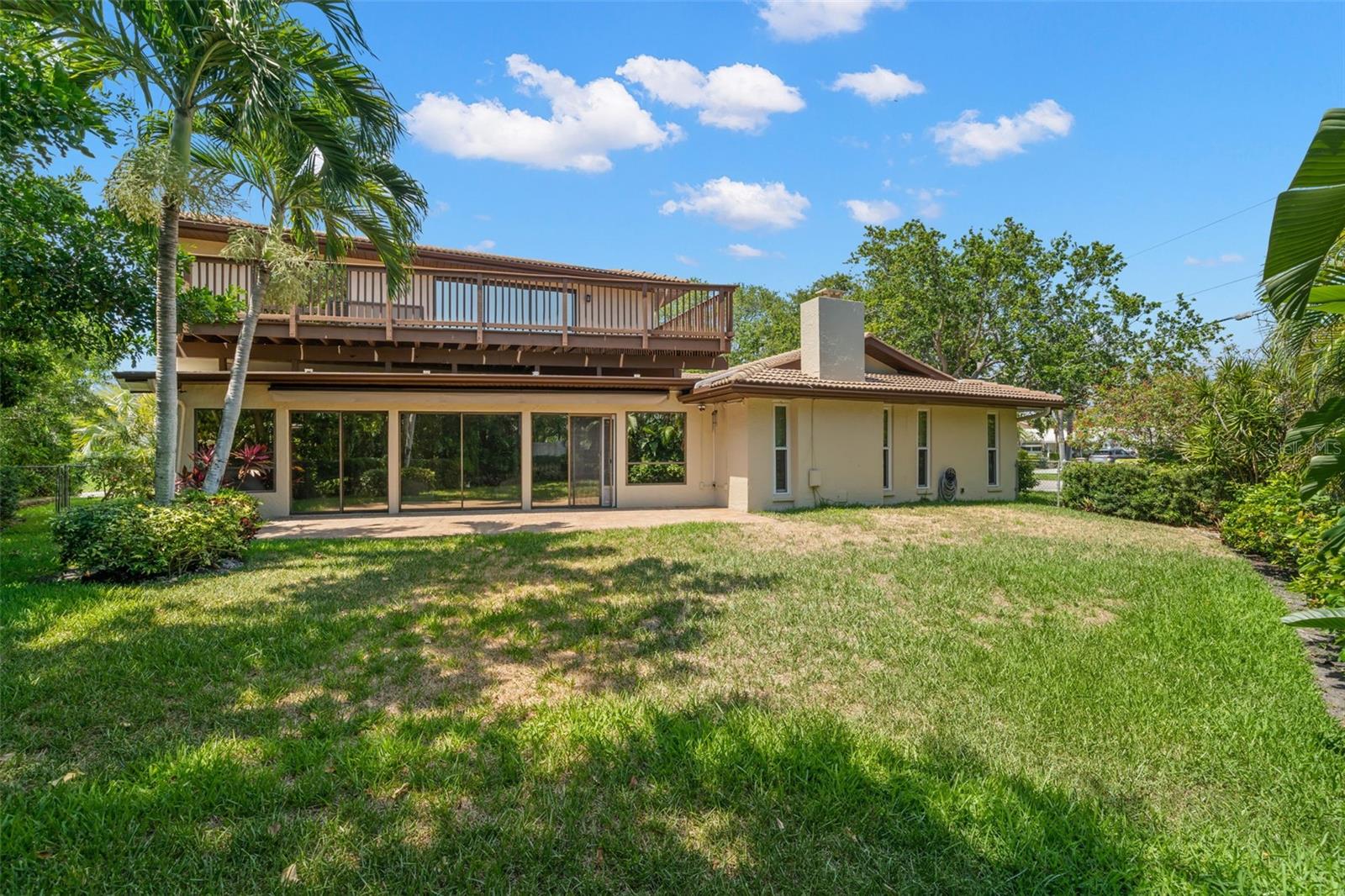 Listing photo id 32 for 10073 Yacht Club Drive