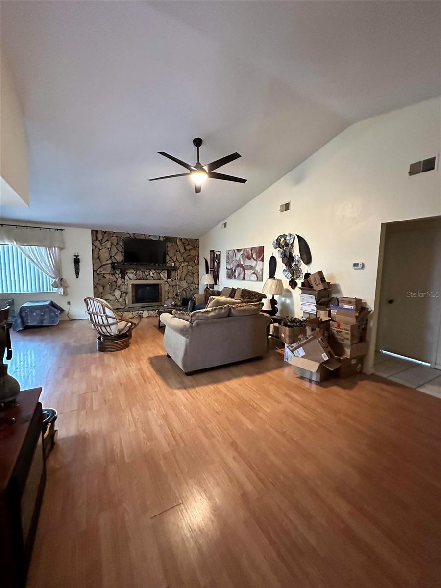 Listing photo id 10 for 7612 Valley Court